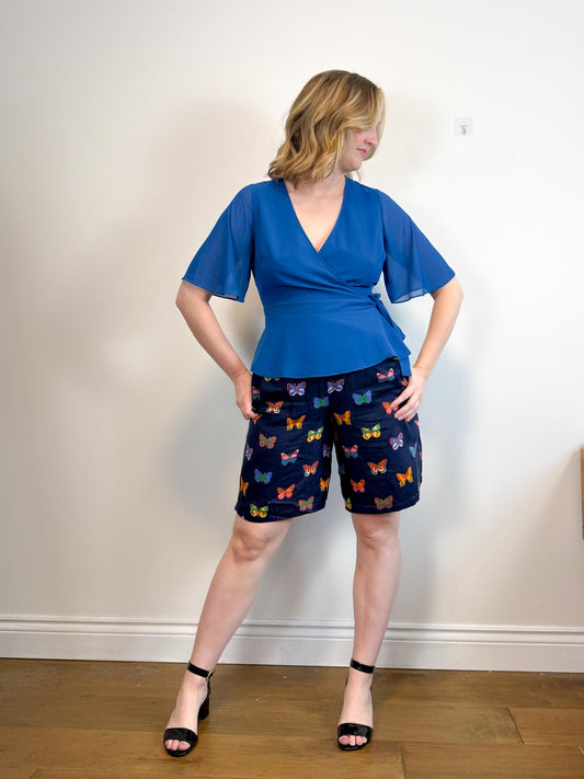 Banana Republic Short Sleeve Wrap Blouse in Blue (Size M)