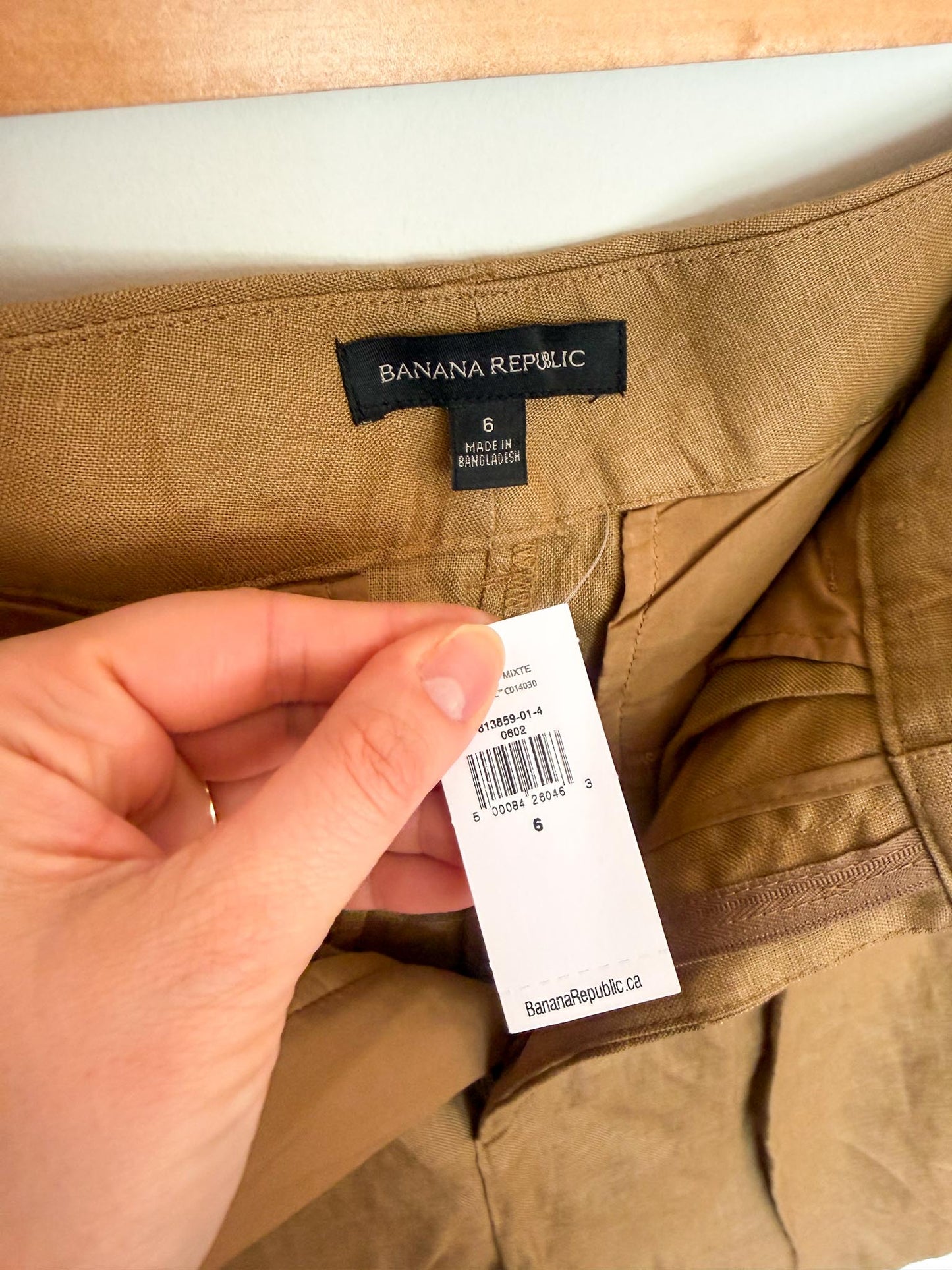 Banana Republic "High Rise Tailored Linen Trouser Short" NWT (Size M)