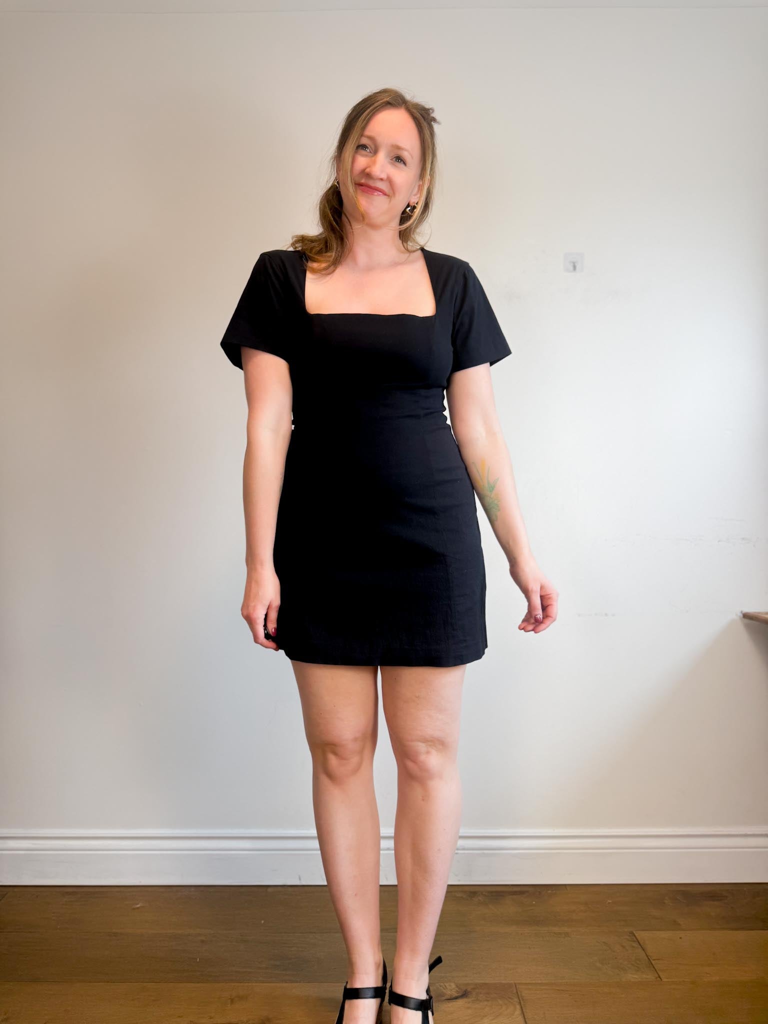Abercrombie & Fitch Mini Dress in Black NWT (Size M) Middle Child Vintage Shop Abercrombie & Fitch Mini Dress in Black NWT (Size M) Middle Child Vintage Shop
