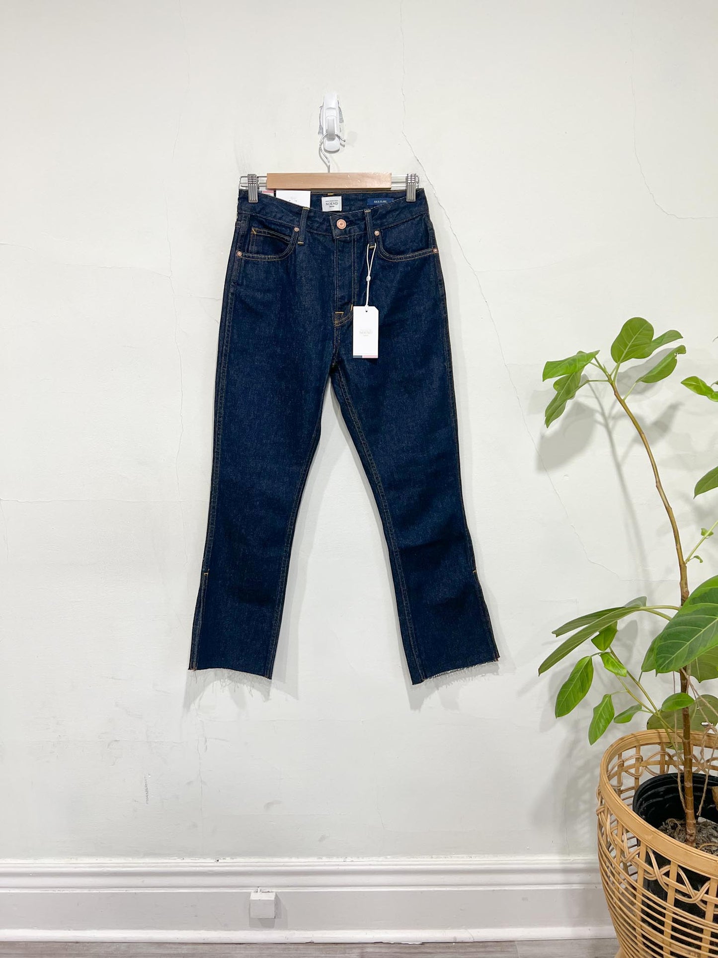 NOEND Denim "Farrah Cropped Flare Jeans in Dark Wash" NWT (Size 25)