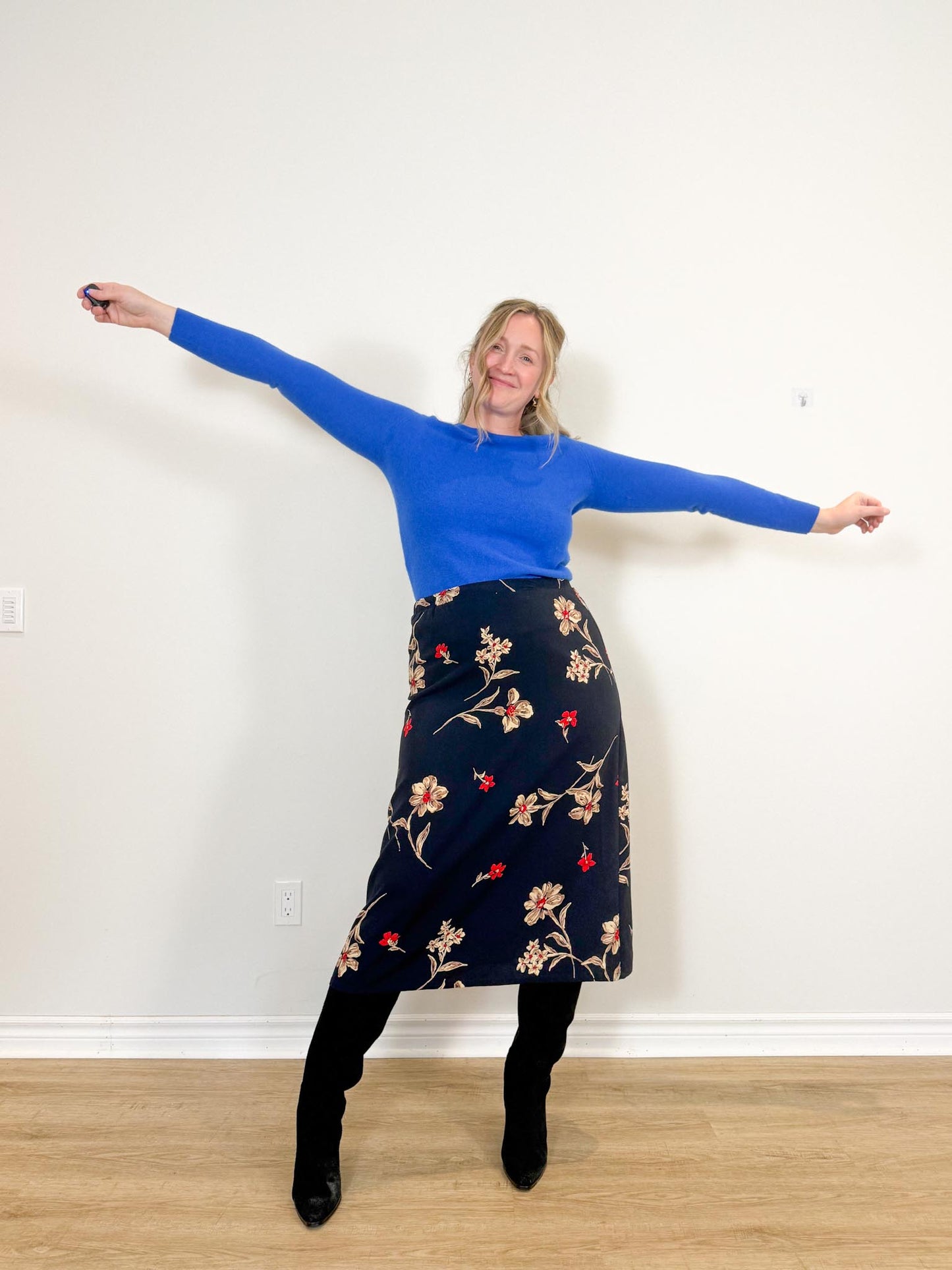 Saks Fifth Avenue Cashmere Sweater in Cobalt Blue (Size M)