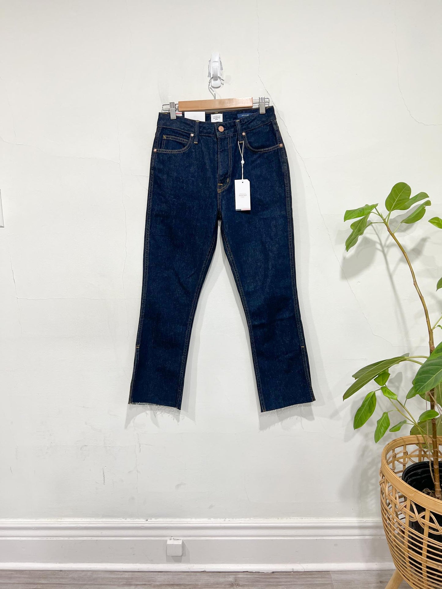 NOEND Denim "Farrah Cropped Flare Jeans in Dark Wash" NWT (Size 26)