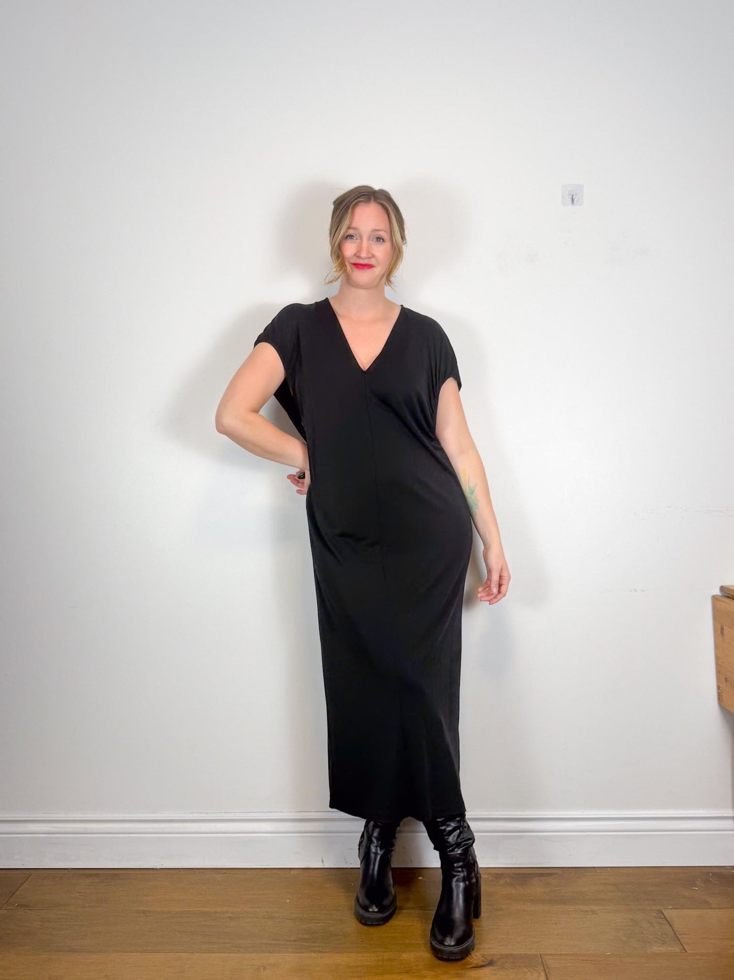 Toteme Designer "V-Neck Soller Dress in Black" (Size M/L)