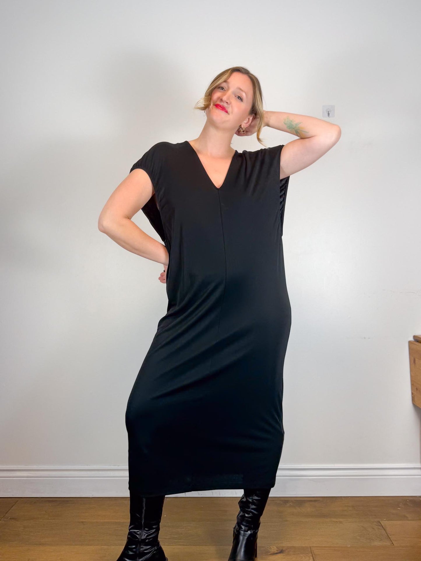 Toteme Designer "V-Neck Soller Dress in Black" (Size M/L)