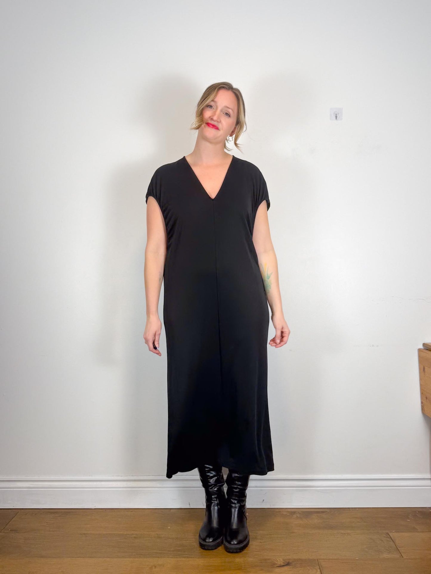 Toteme Designer "V-Neck Soller Dress in Black" (Size M/L)