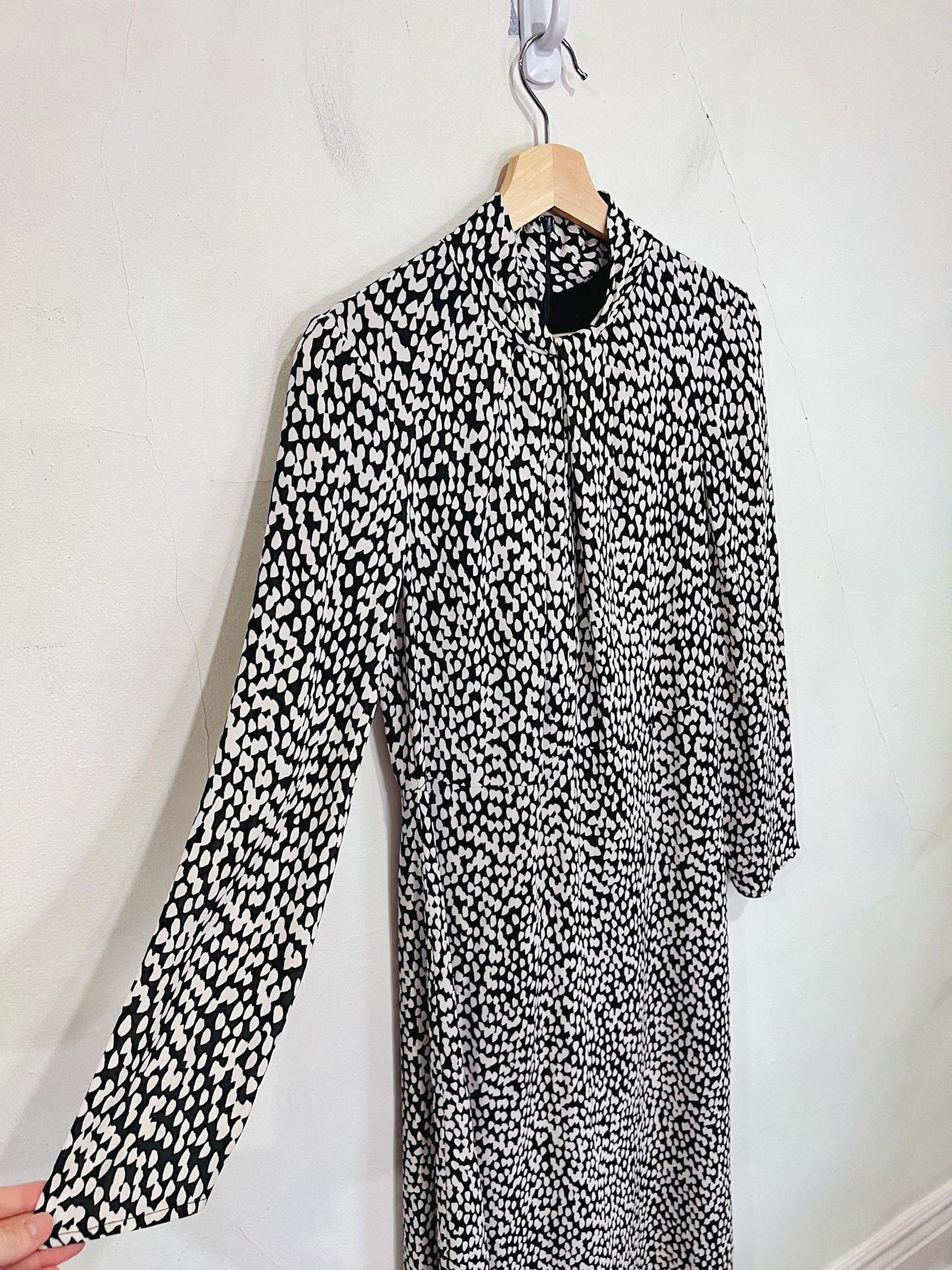 Judith & Charles Long Sleeve Midi Dress in Black/White Print (Size S/M)