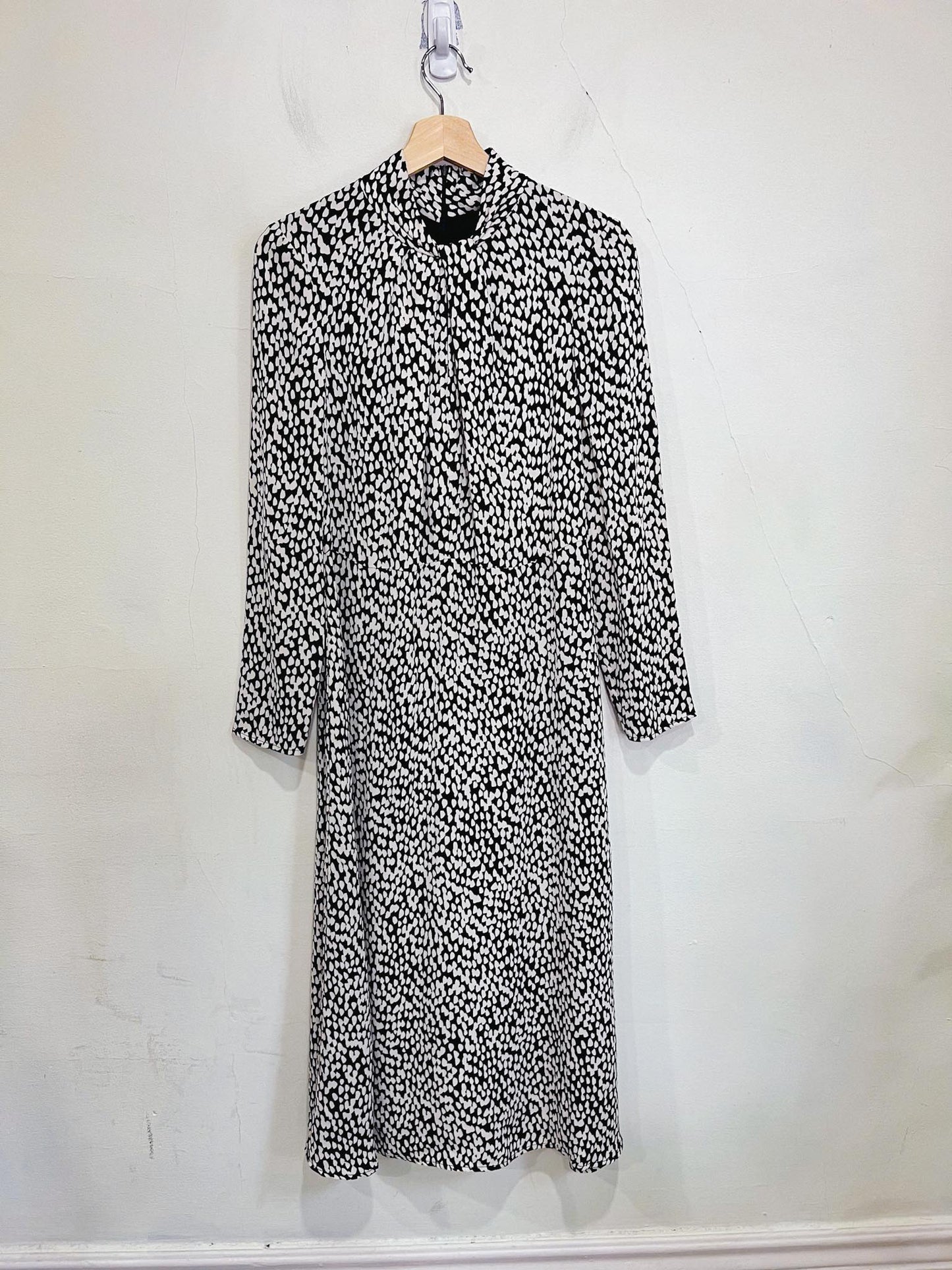 Judith & Charles Long Sleeve Midi Dress in Black/White Print (Size S/M)