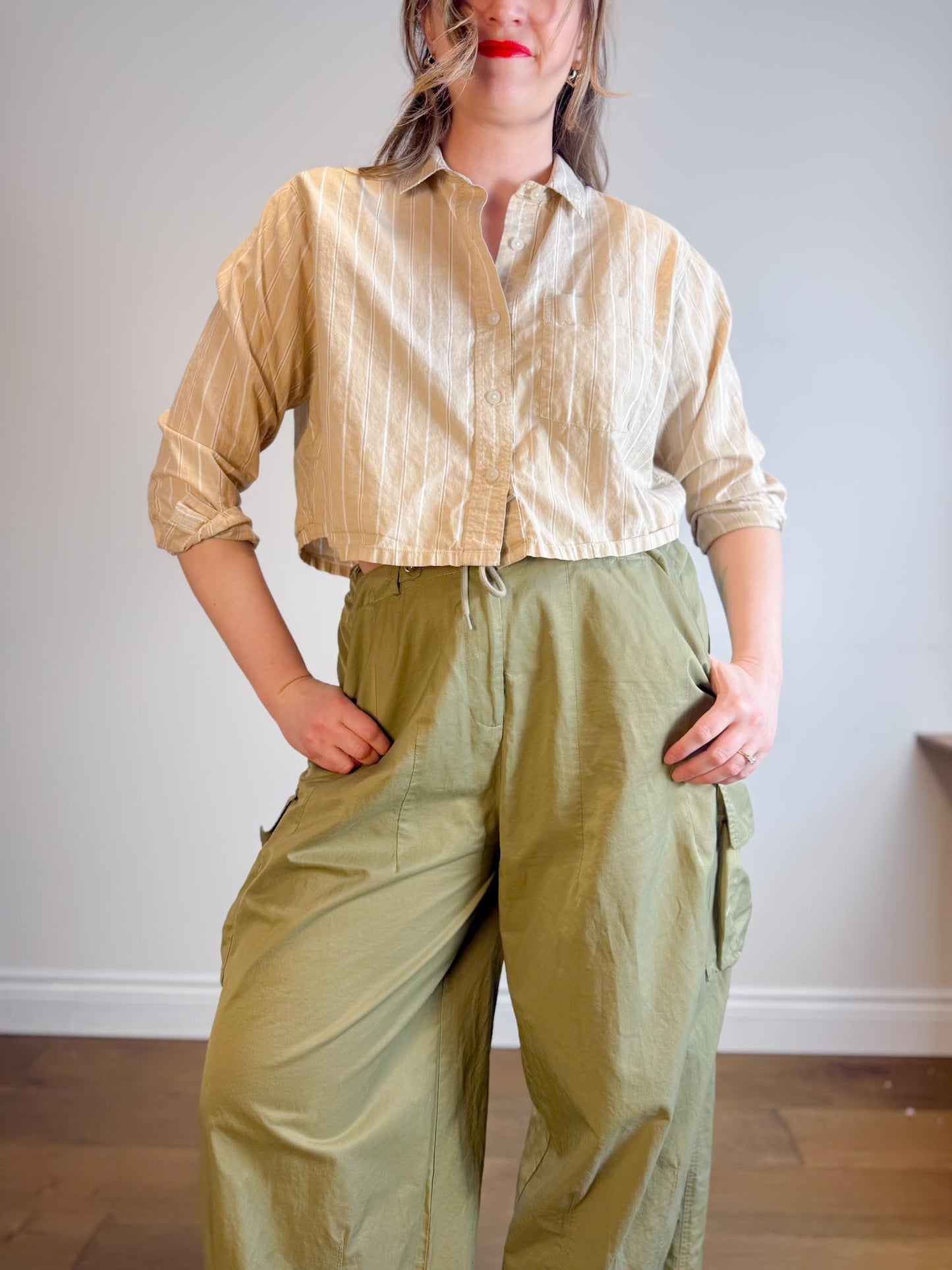 Everlane "The Way Short Shirt in Silky Cotton" in Beige/White Stripe (Size M/L)