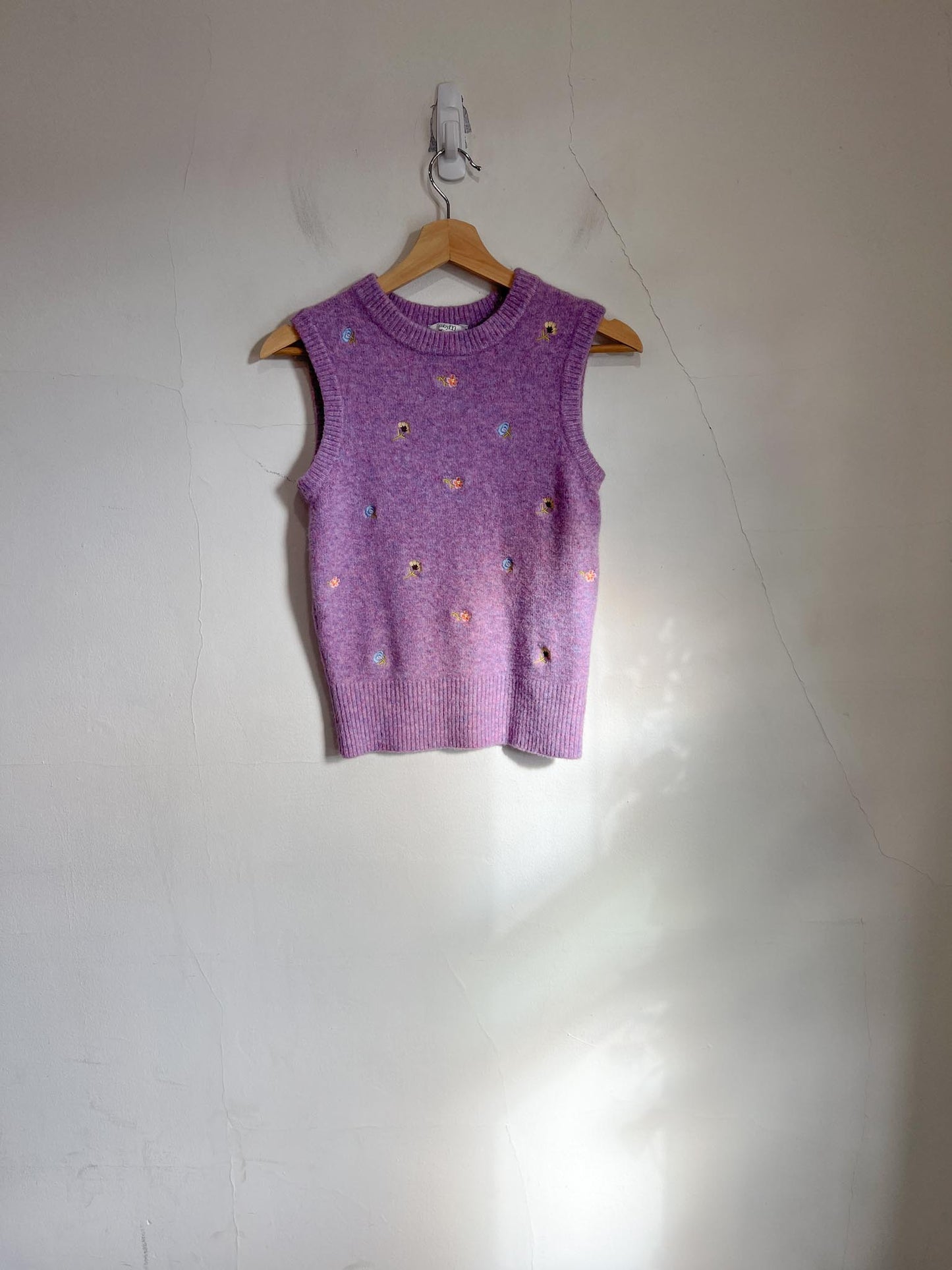 mbym "Fredrika Floral Embroidered Sweater Vest" in Purple (Size XS/S)