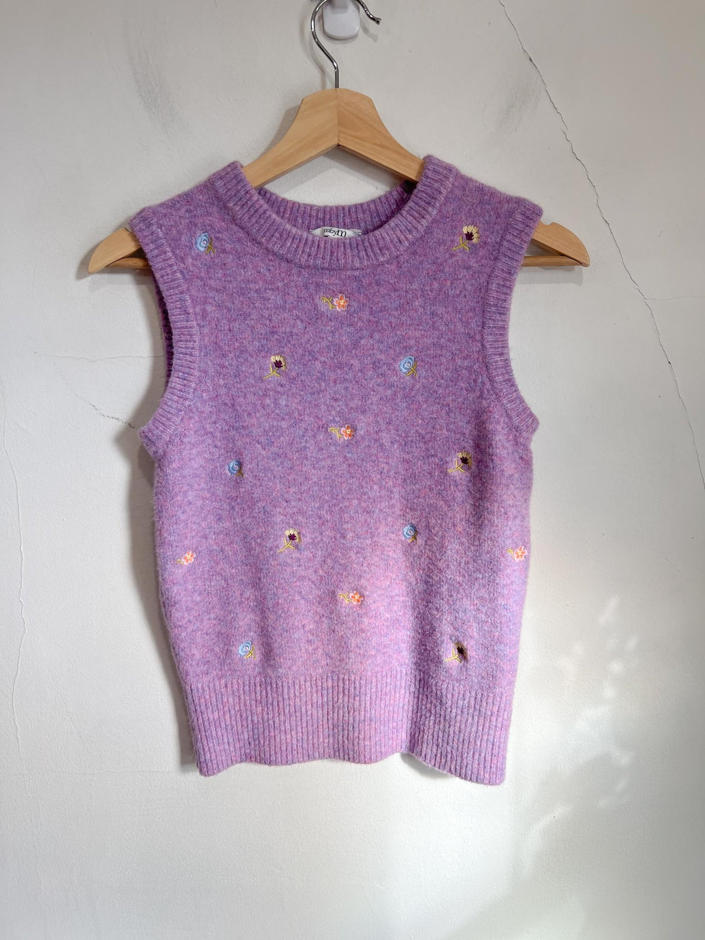 mbym "Fredrika Floral Embroidered Sweater Vest" in Purple (Size XS/S)