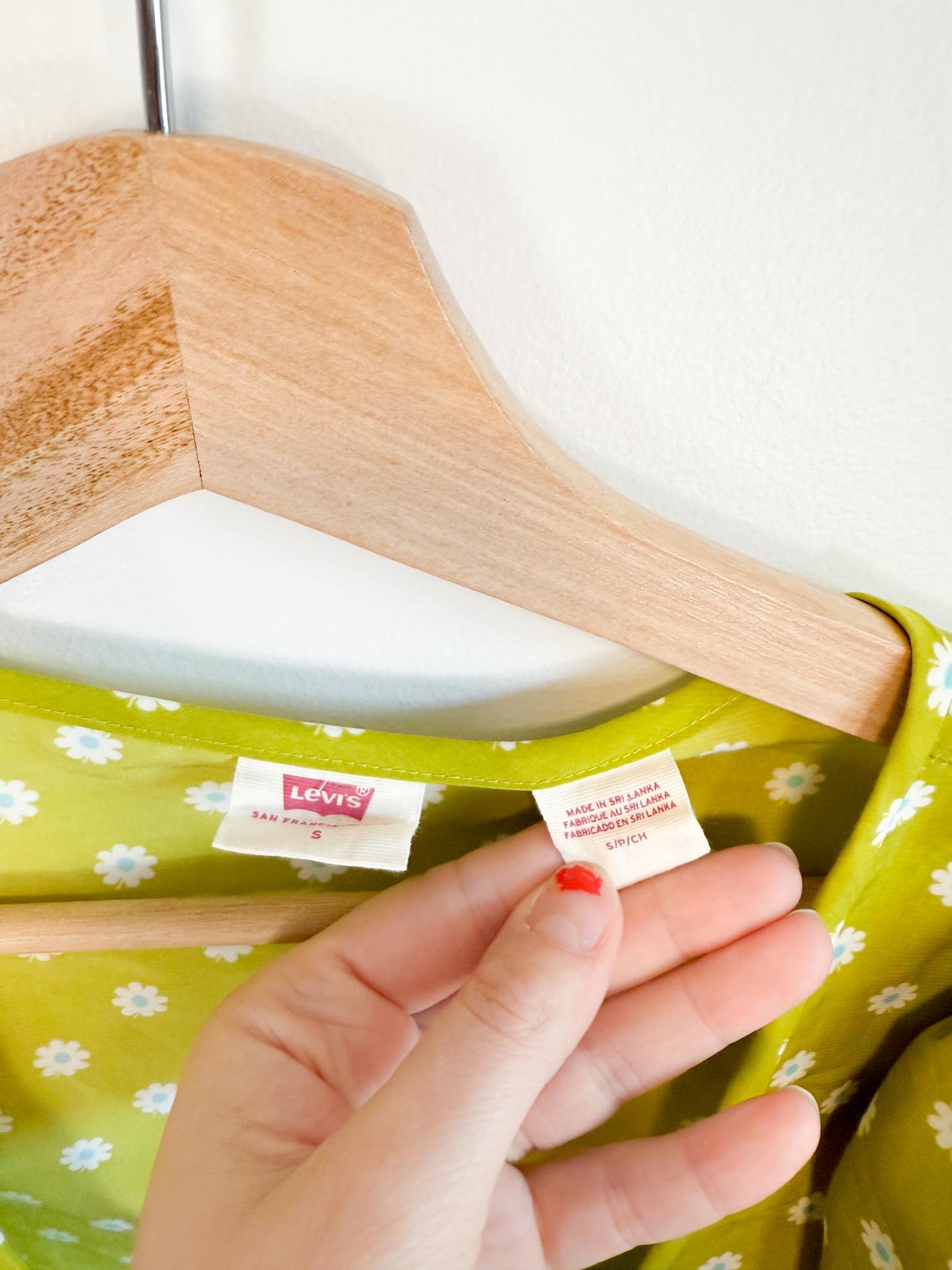 Levi’s Cropped Daisy Blouse with Front Ties in Lime Green (Size S/M)