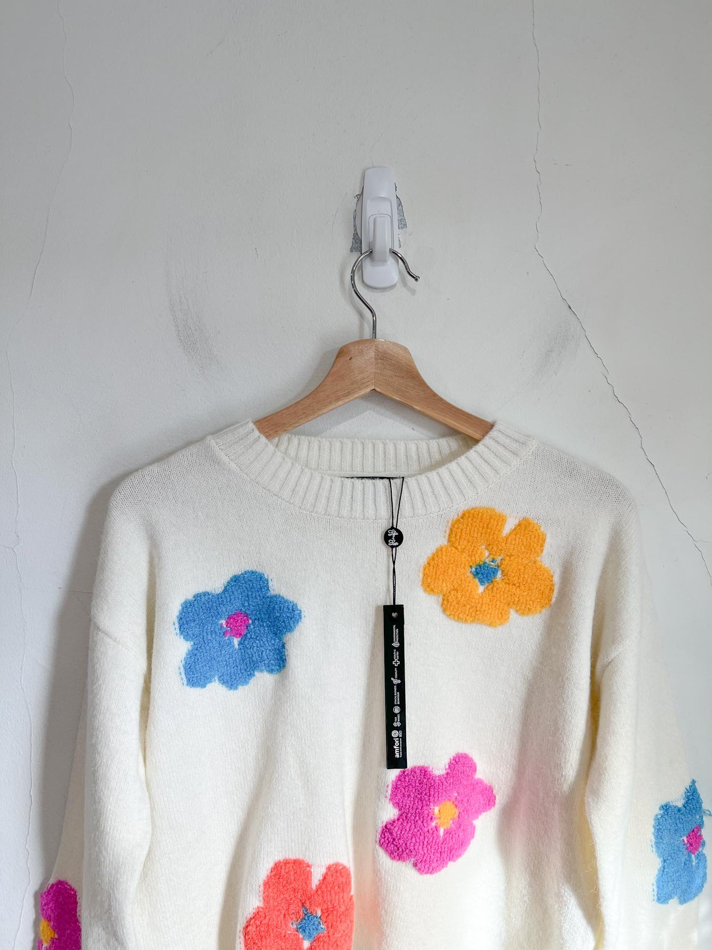 Lyla & Luxe Floral Sweater in White (Size XS/S)