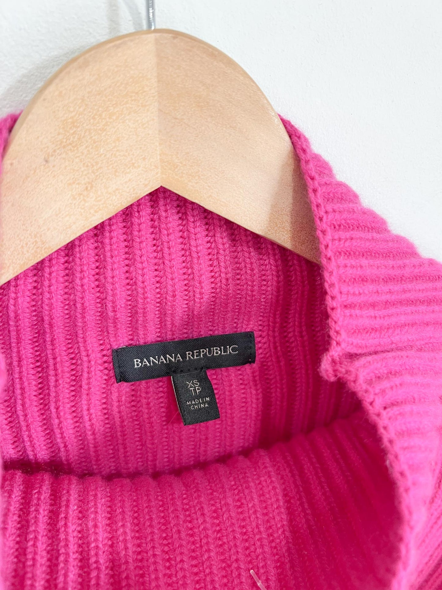 Banana Republic "Oversized Merino-Cashmere Sweater in Hot Pink" (Size XS/S)