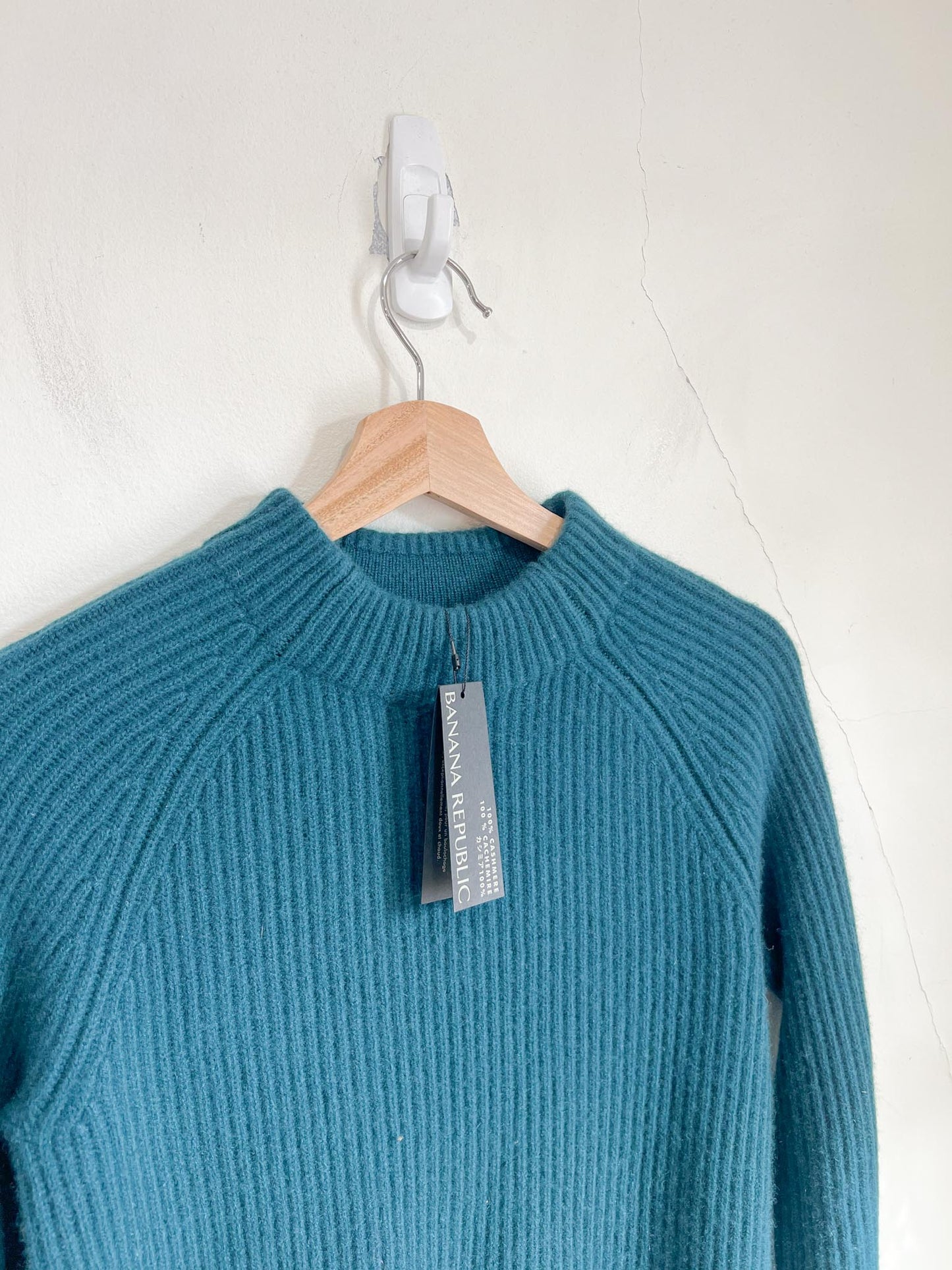 Banana Republic Cashmere Crewneck in Dark Teal NWT (Size XS/S)