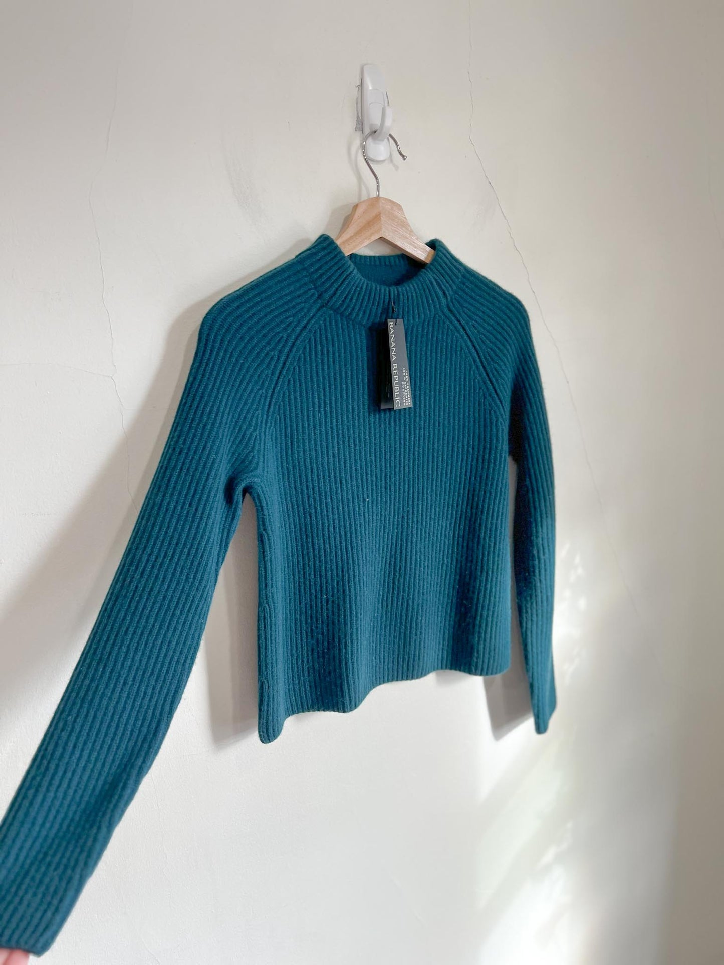 Banana Republic Cashmere Crewneck in Dark Teal NWT (Size XS/S)