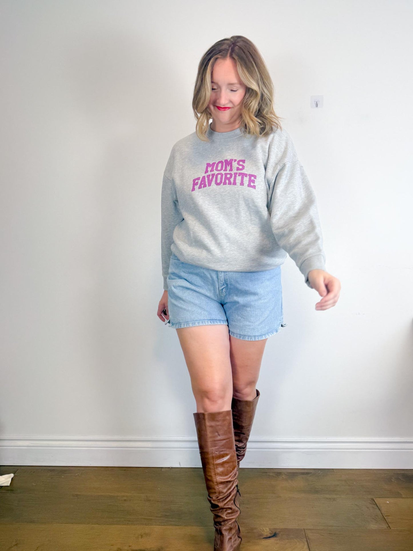 Favourite Daughter "Mom's Favourite Crewneck in Grey" (Size M)