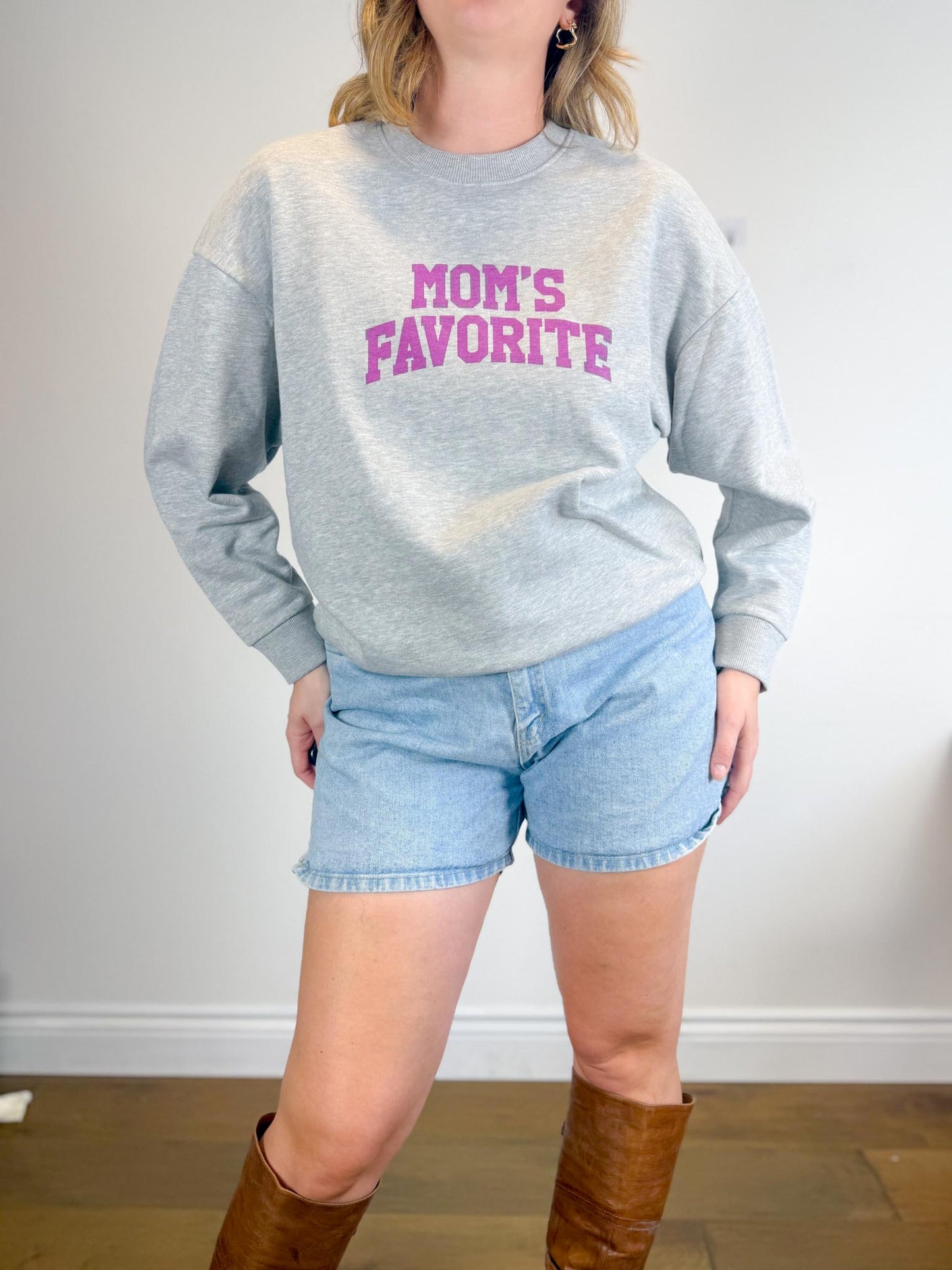 Favourite Daughter "Mom's Favourite Crewneck in Grey" (Size M)