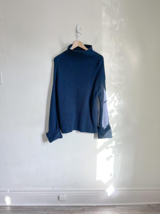 Banana Republic "Oversized Merino-Cashmere Sweater in Navy" (Size XS/S)