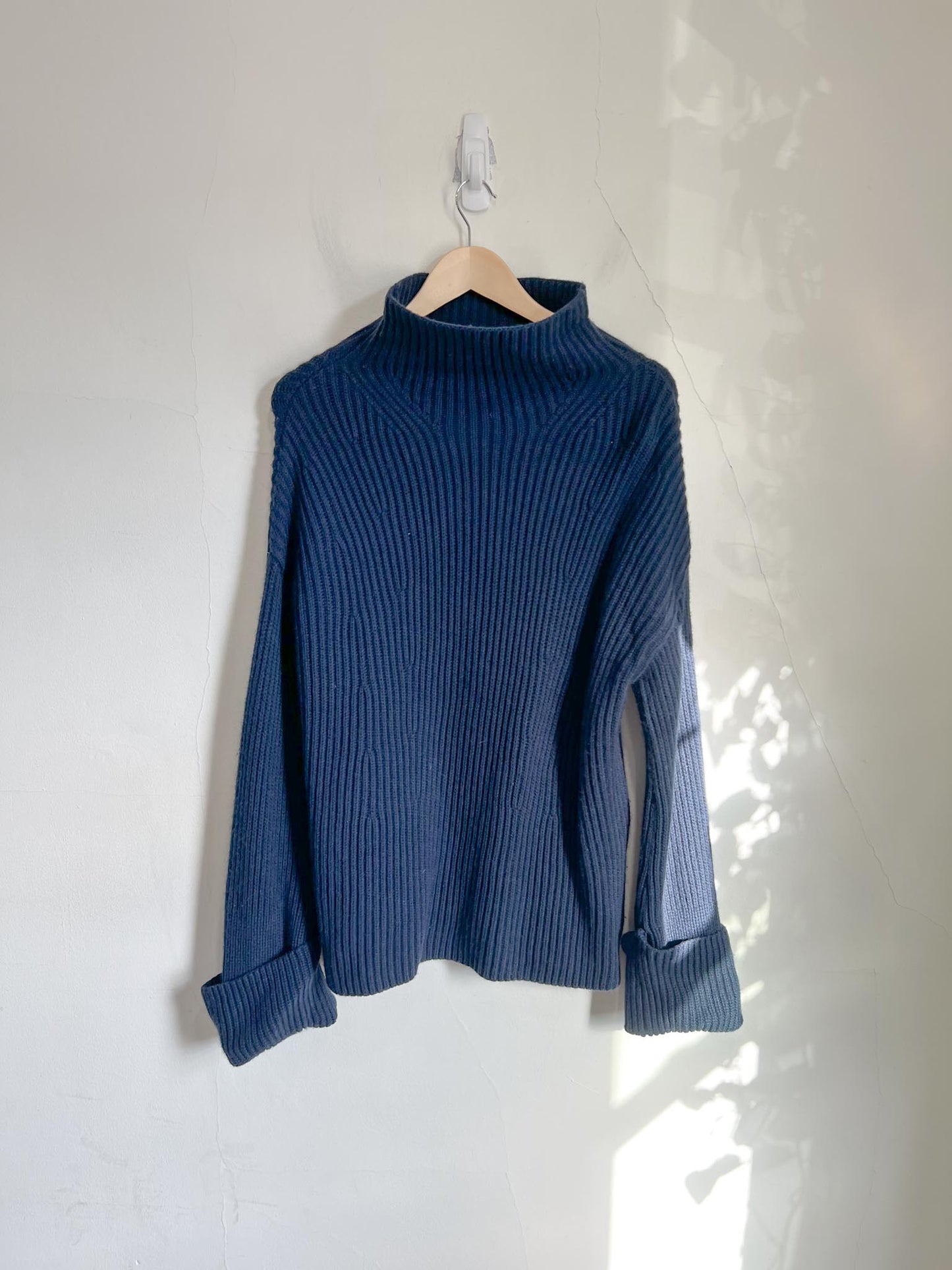 Banana Republic "Oversized Merino-Cashmere Sweater in Navy" (Size XS/S)