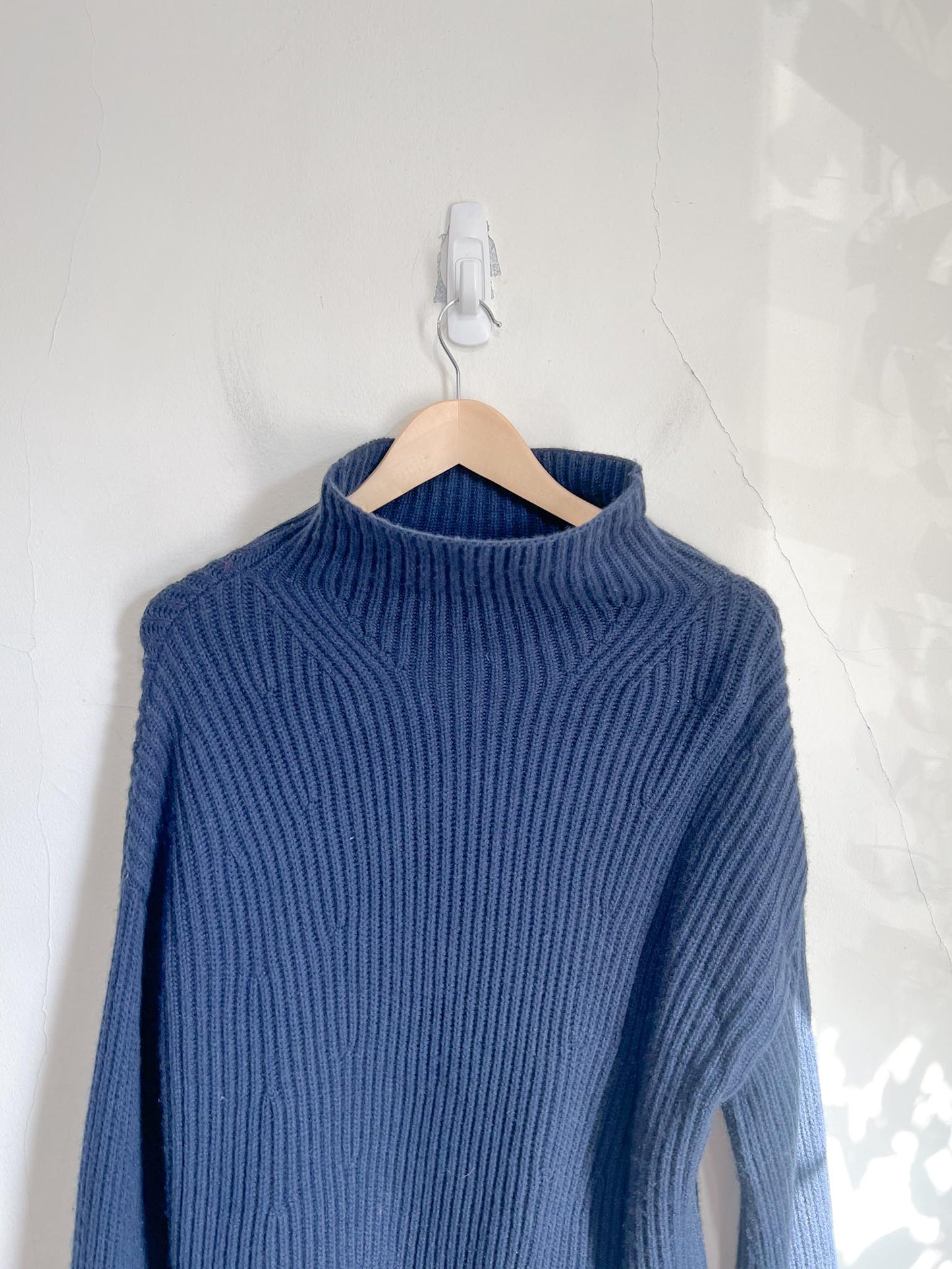 Banana Republic "Oversized Merino-Cashmere Sweater in Navy" (Size XS/S)