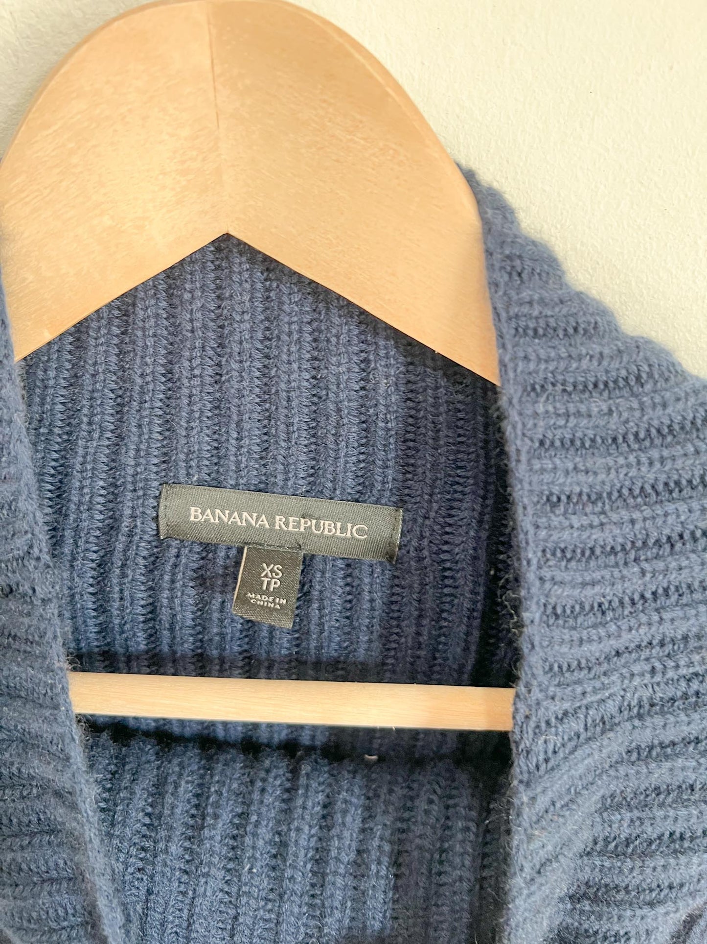 Banana Republic "Oversized Merino-Cashmere Sweater in Navy" (Size XS/S)