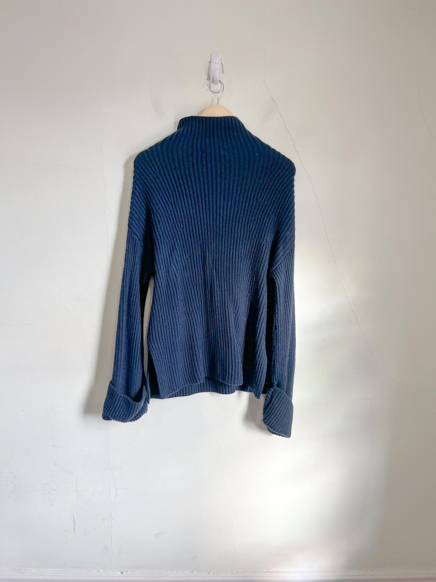 Banana Republic "Oversized Merino-Cashmere Sweater in Navy" (Size XS/S)