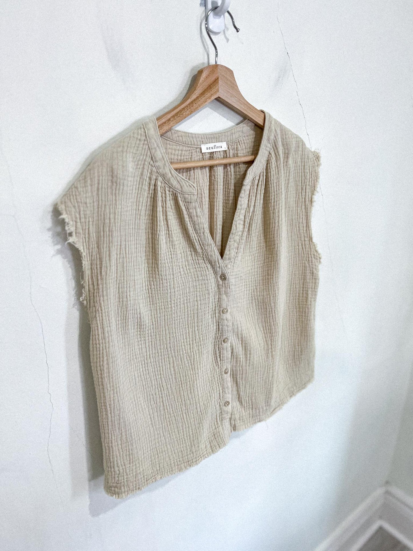 Neuflora Cotton Gauze Flutter Sleeve Top (Size L)