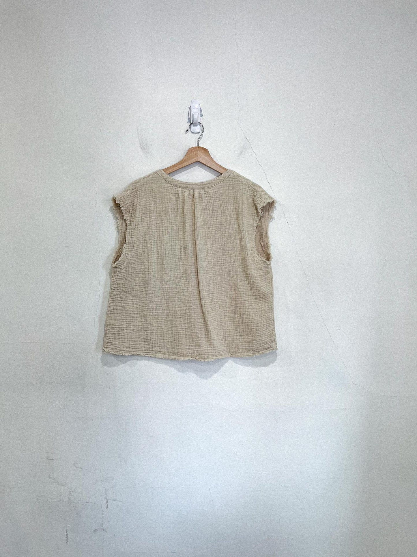 Neuflora Cotton Gauze Flutter Sleeve Top (Size L)