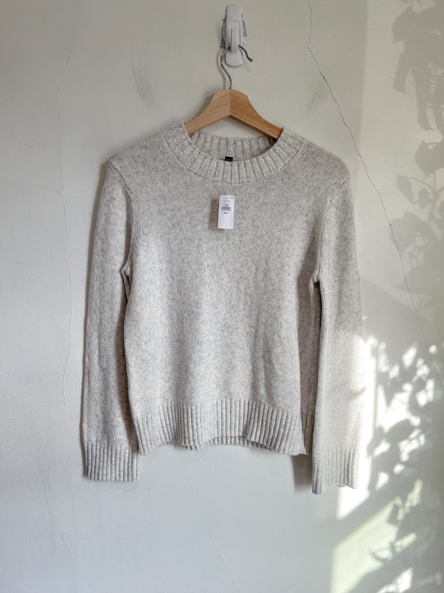 Banana Republic Crewneck Sweater in Heathered Grey NWT (Size XS/S)