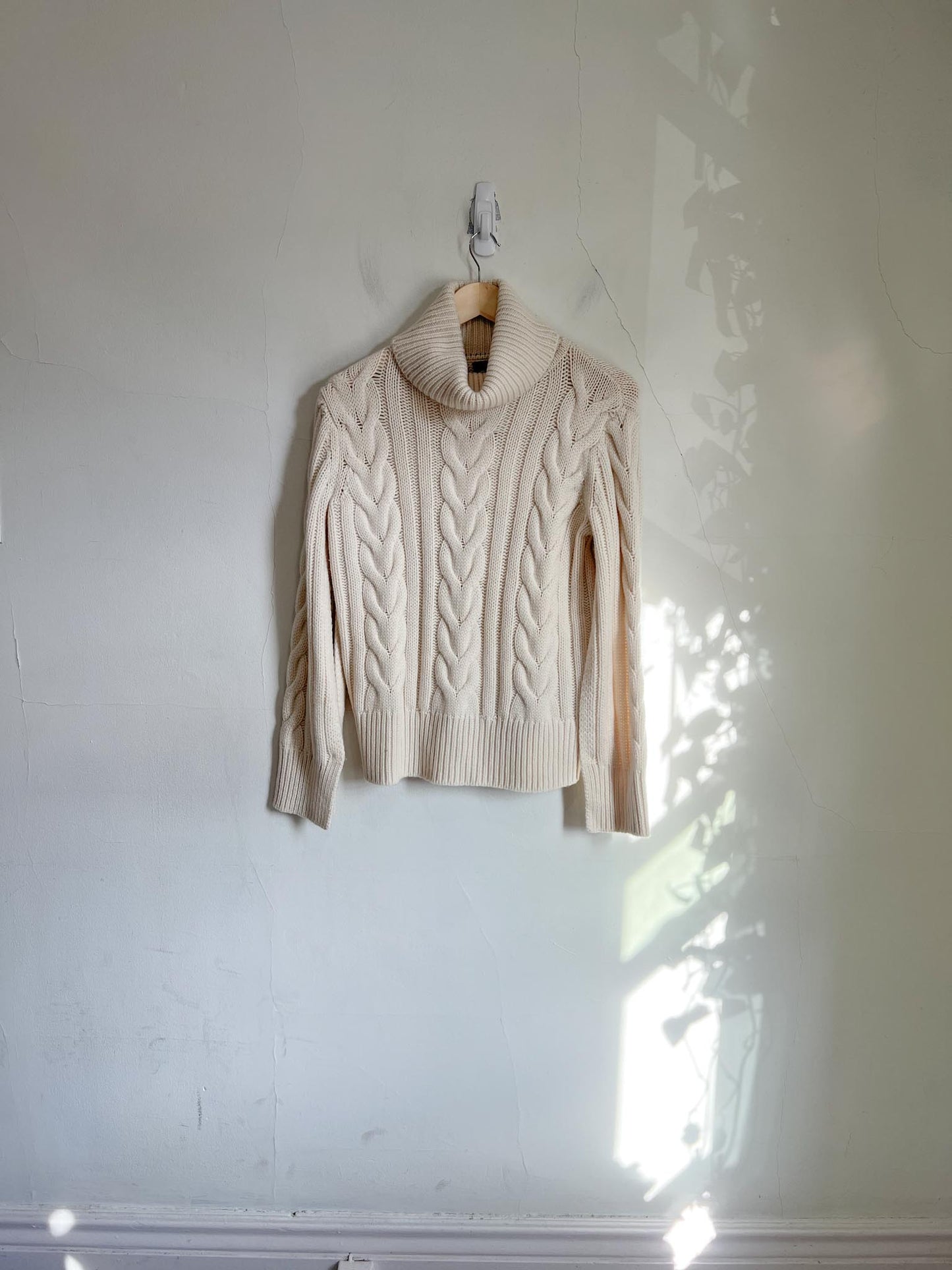 Banana Republic "Merino-Cashmere Split-Sleeve Sweater" in Cream (Size XS/S)