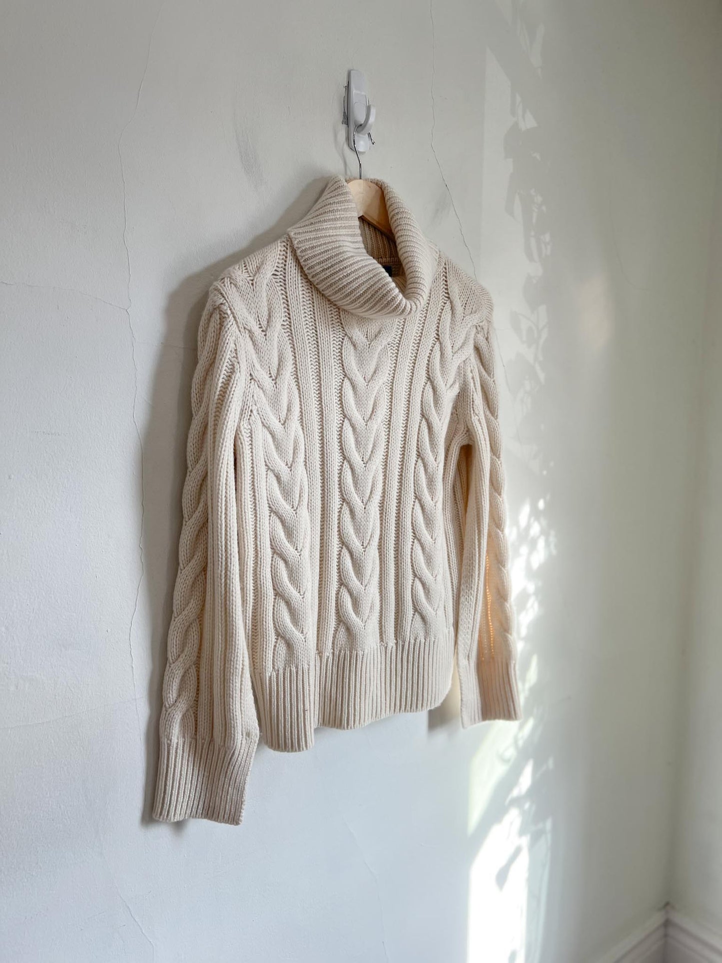 Banana Republic "Merino-Cashmere Split-Sleeve Sweater" in Cream (Size XS/S)