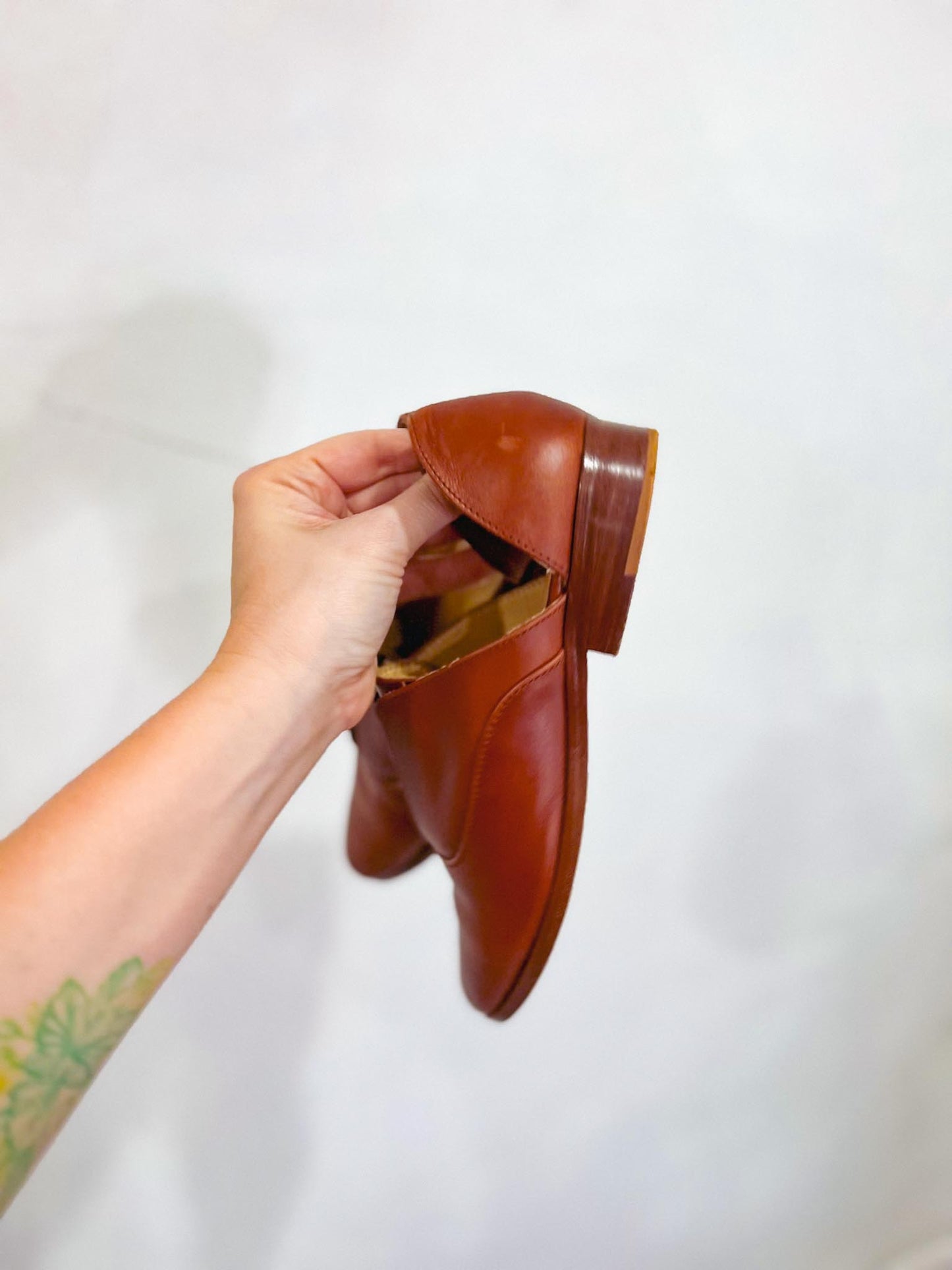 Nisolo Sustainable "Emma d'Orsay Oxford" Loafers in Brown Leather (Size 6)