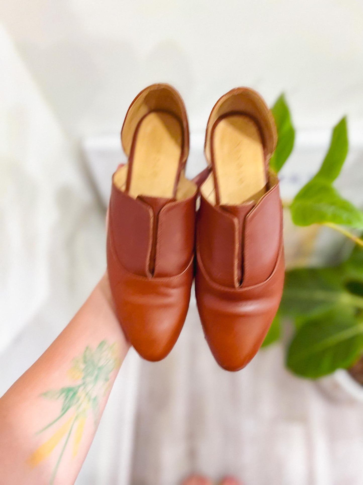 Nisolo Sustainable "Emma d'Orsay Oxford" Loafers in Brown Leather (Size 6)