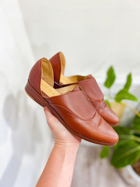 Nisolo Sustainable "Emma d'Orsay Oxford" Loafers in Brown Leather (Size 6)