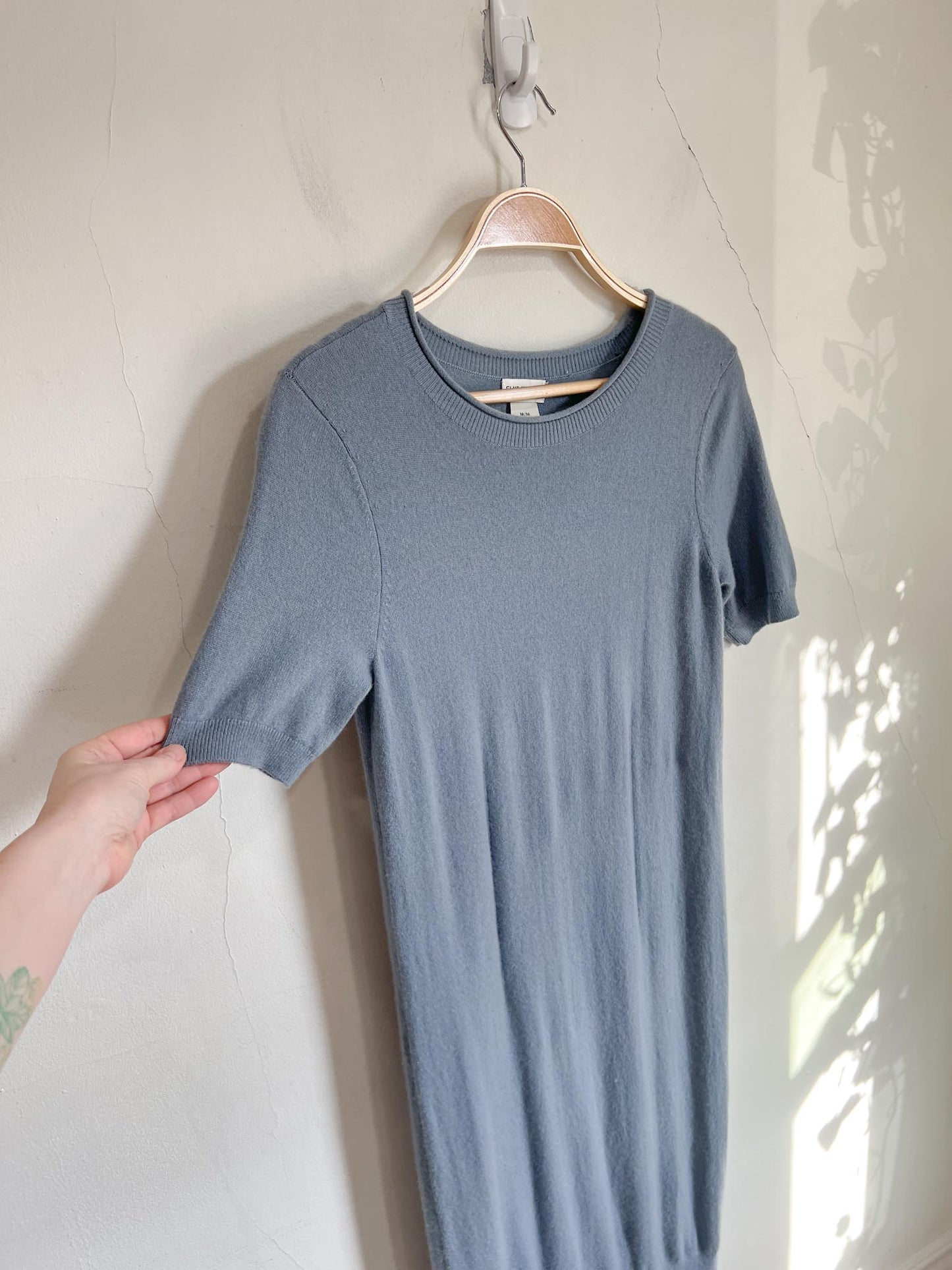 Club Monaco "Signature Cashmere Tee Dress in Grey Blue" (Size M)