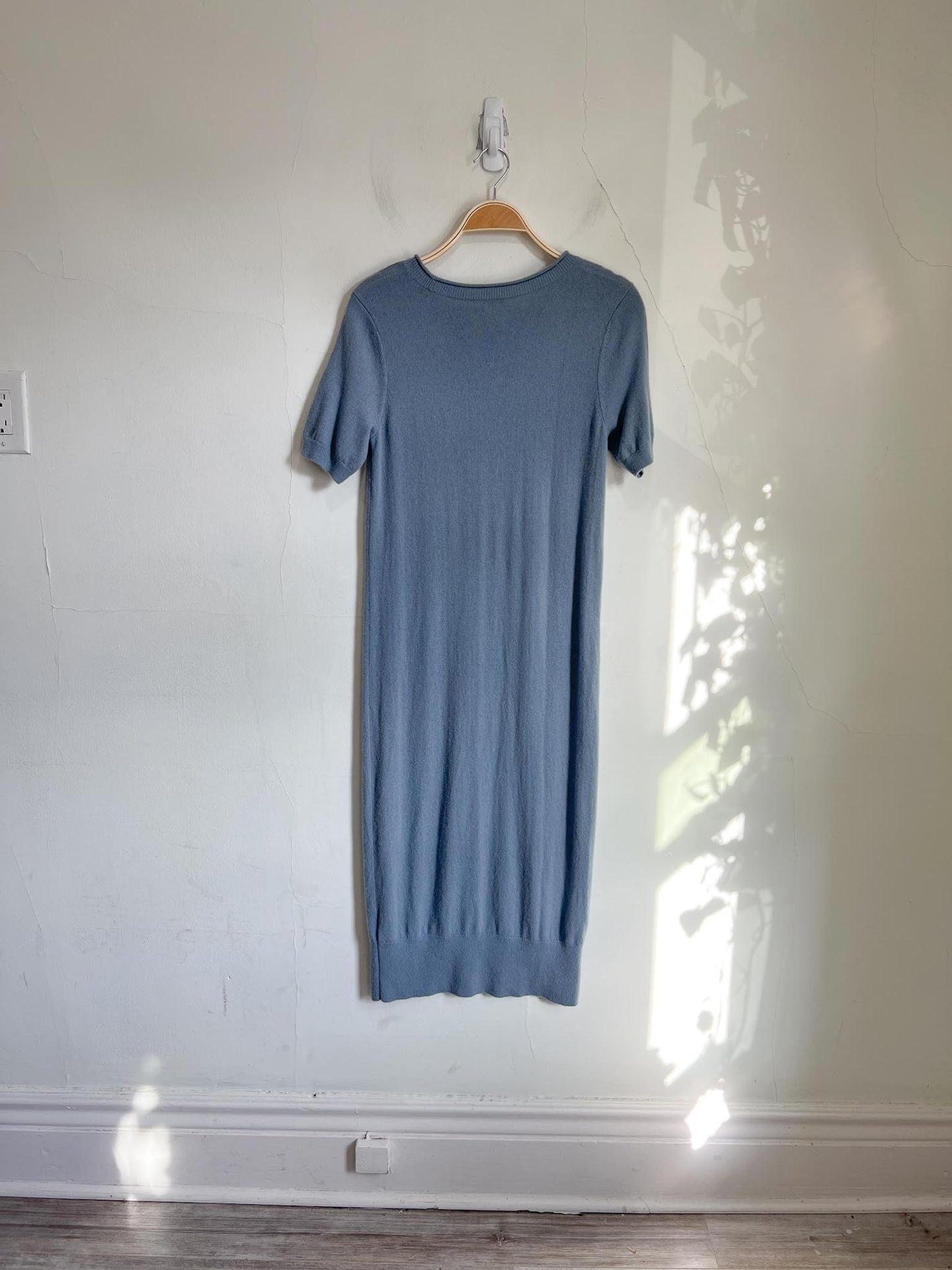 Club Monaco "Signature Cashmere Tee Dress in Grey Blue" (Size M)