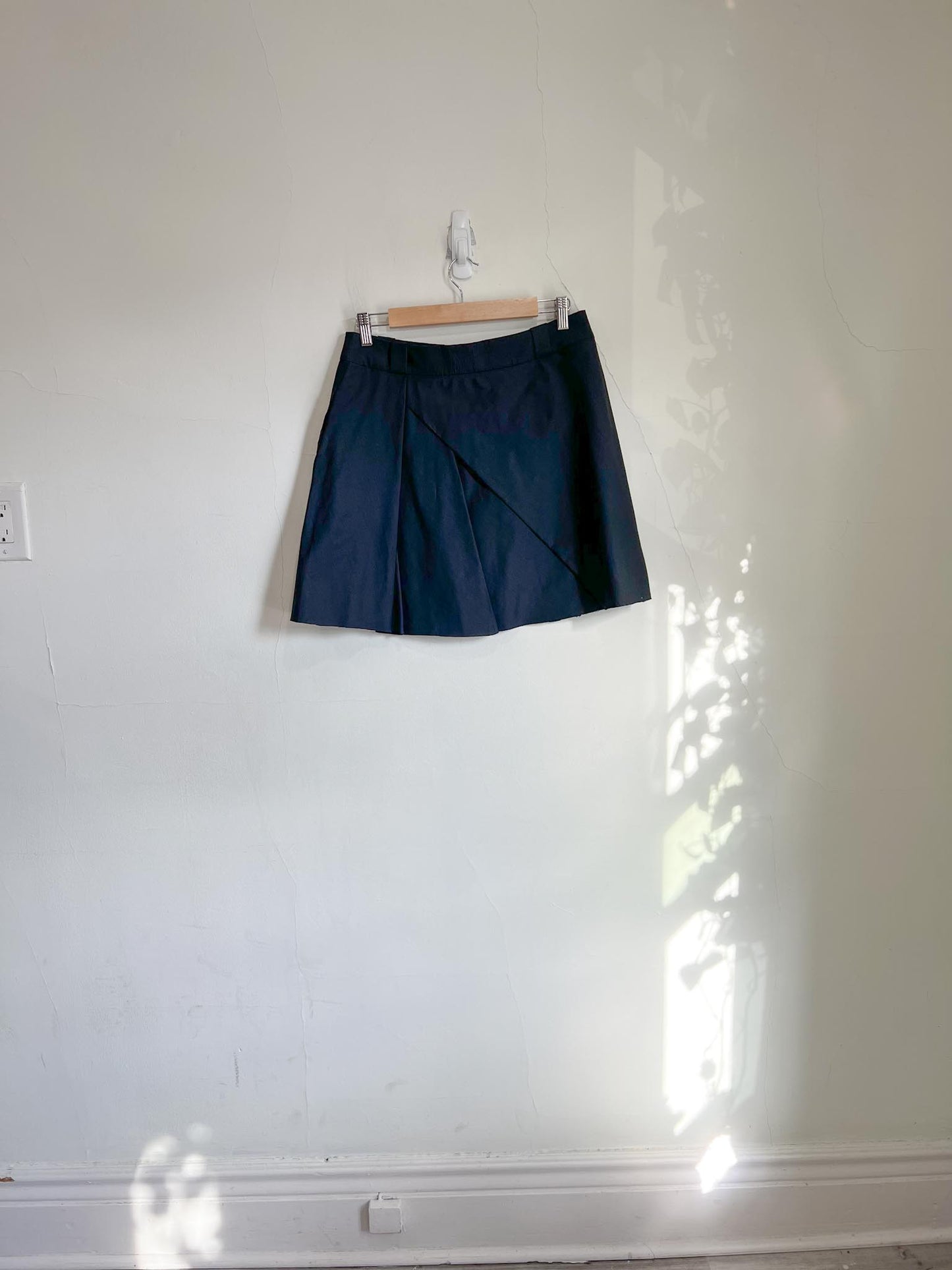 MaxMara Designer Pleated Wool/Silk Mini Skirt (Size 10)