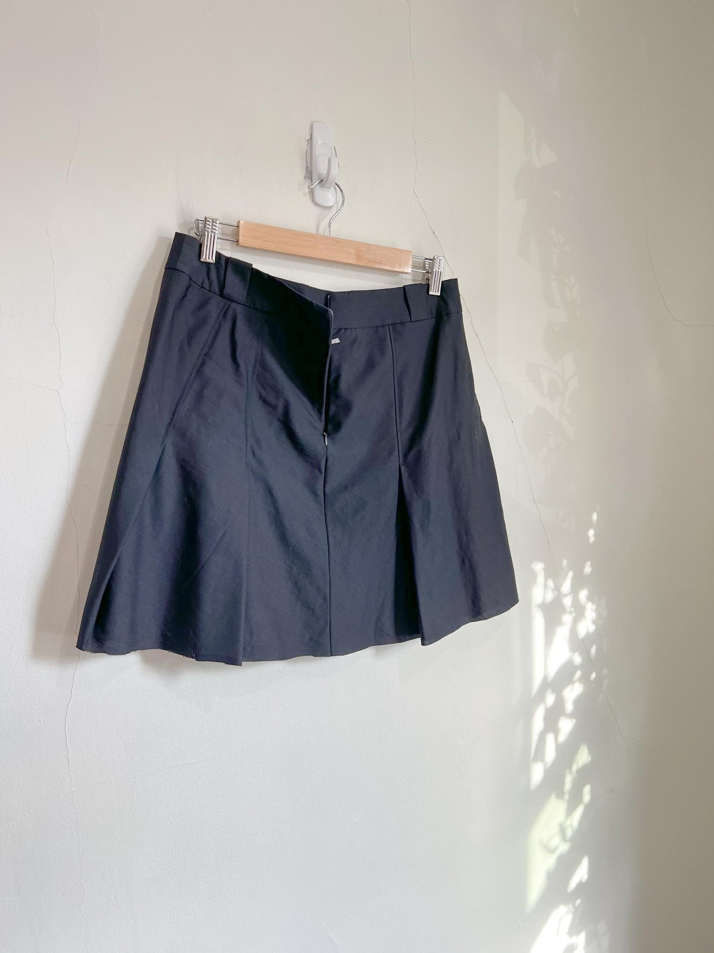 MaxMara Designer Pleated Wool/Silk Mini Skirt (Size 10)