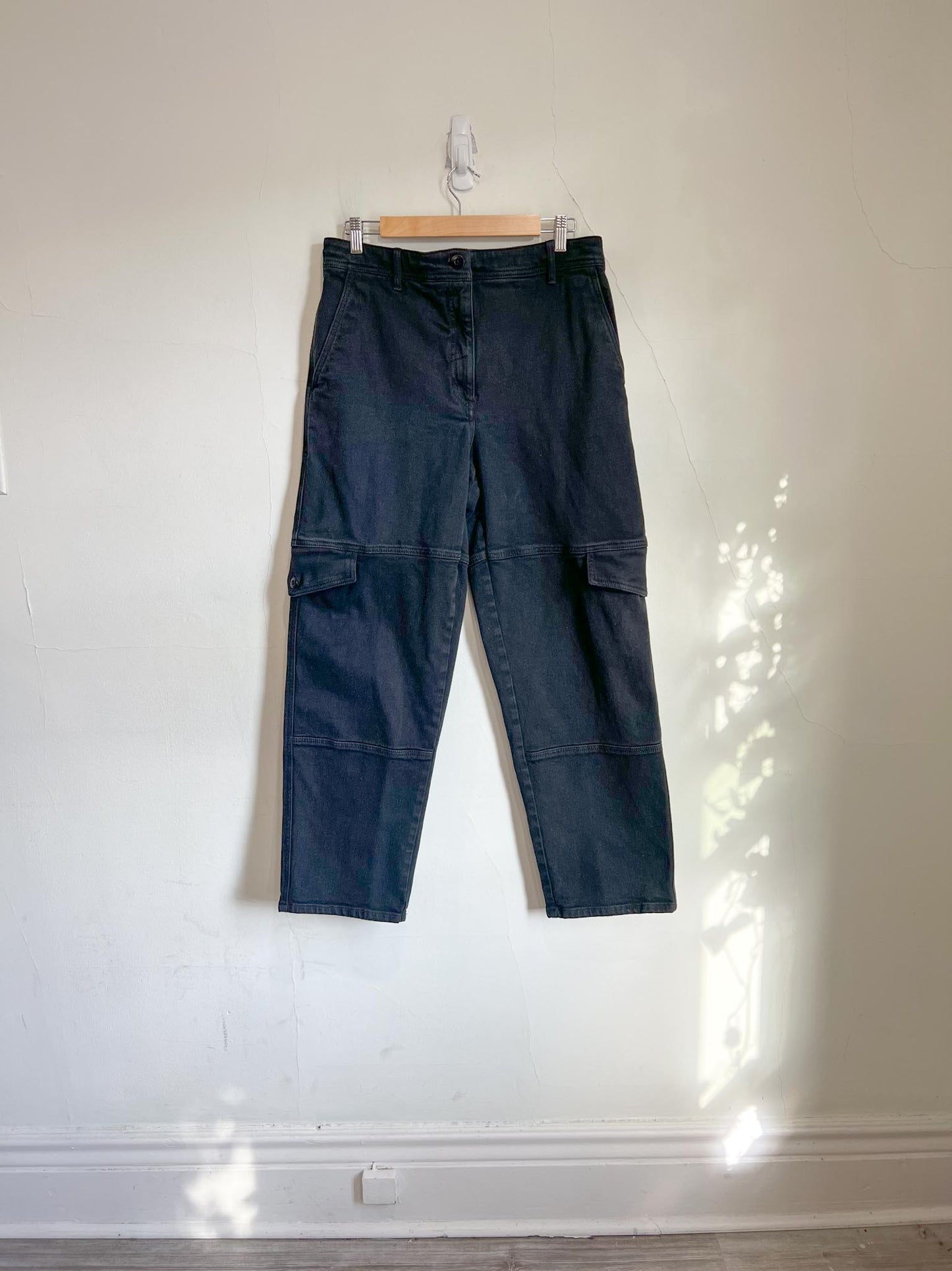 Wilfred Free "Maeve Cargo Pant" in Black (Size 10)