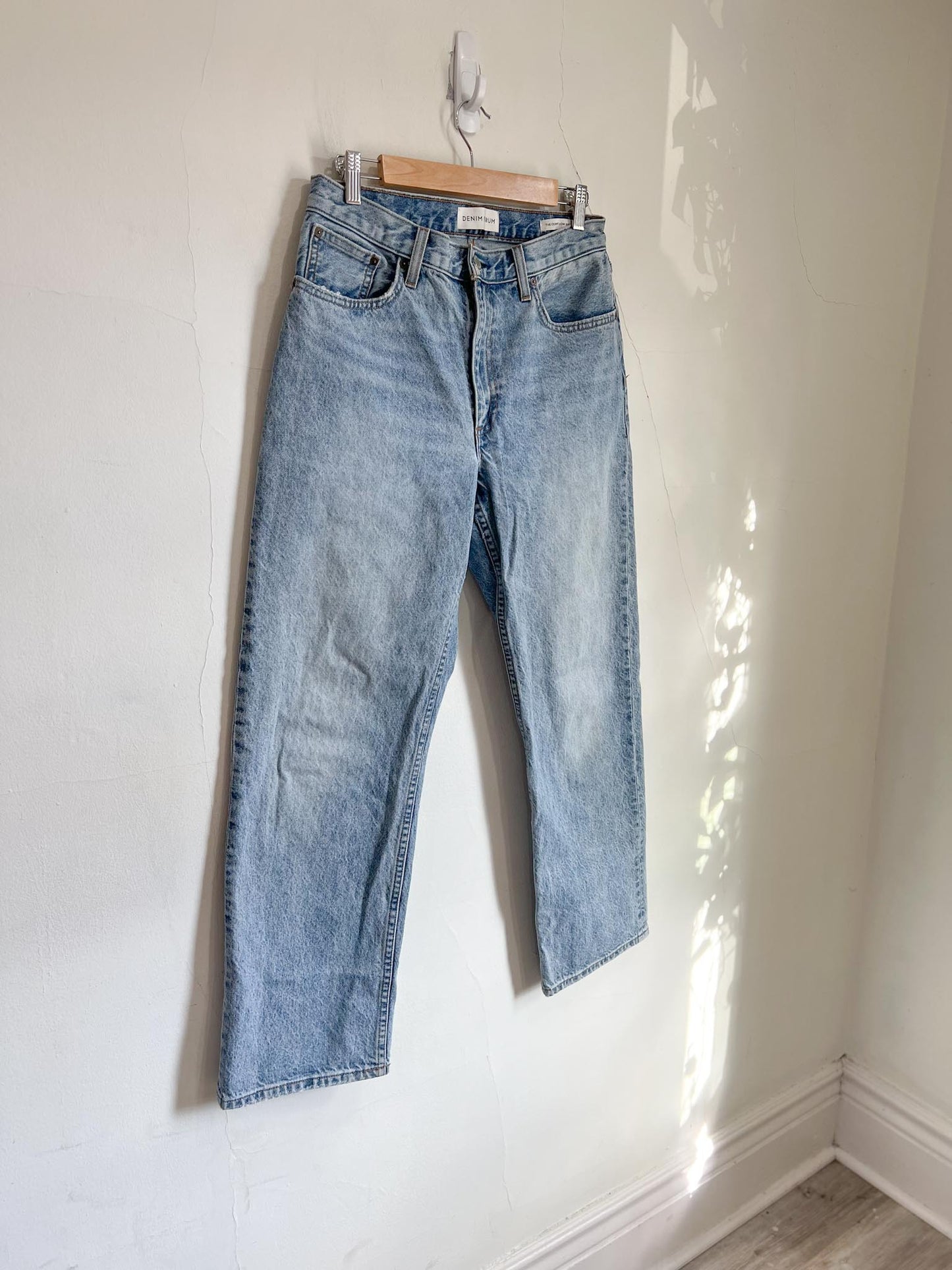 Denim Forum "The Comfy Low Rise Loose Jeans" (Size 29)