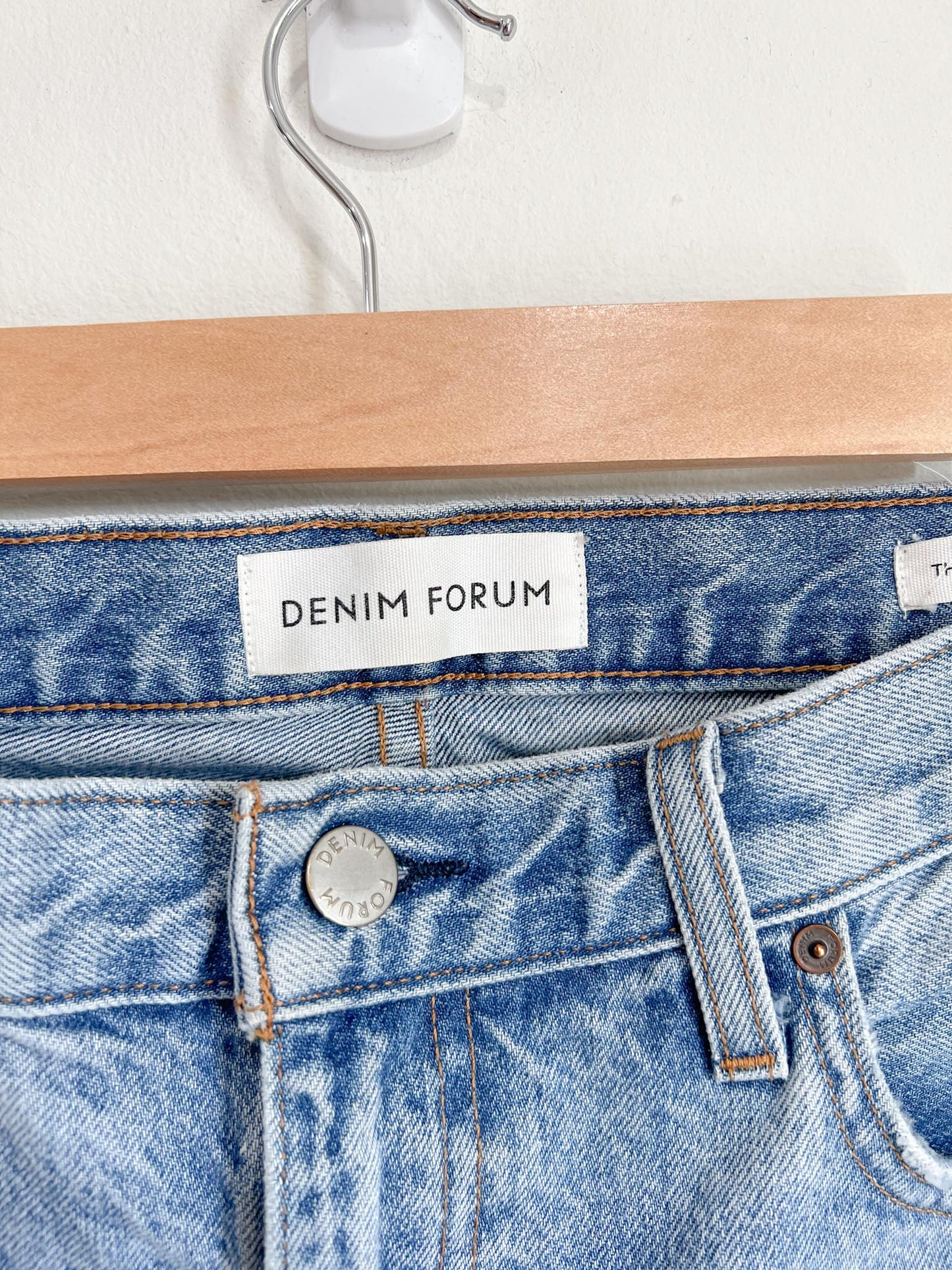 Denim Forum "The Comfy Low Rise Loose Jeans" (Size 29)