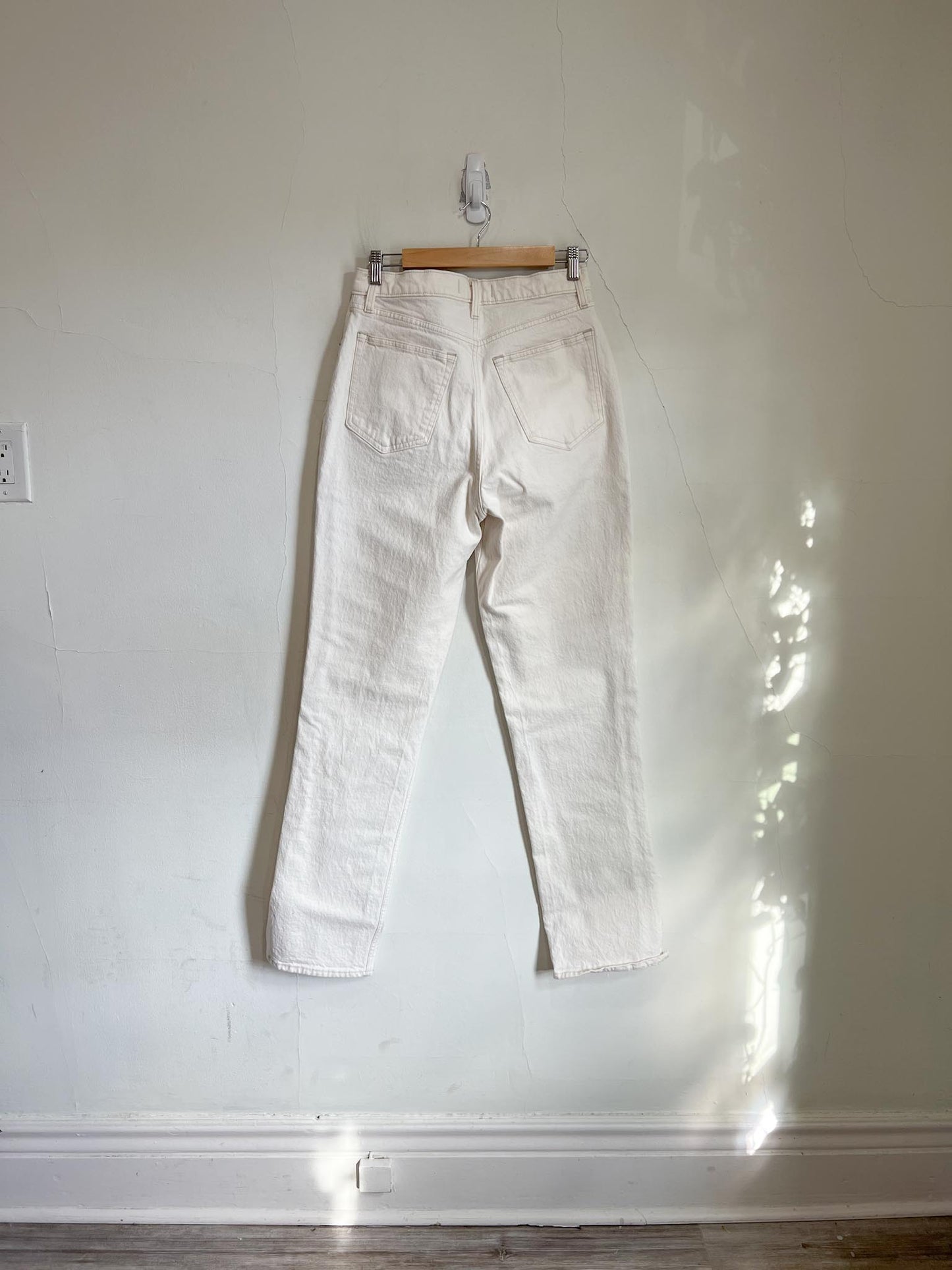 Abercrombie & Fitch "The 90s Straight Ultra High Rise Jeans in White" (Size 30L)