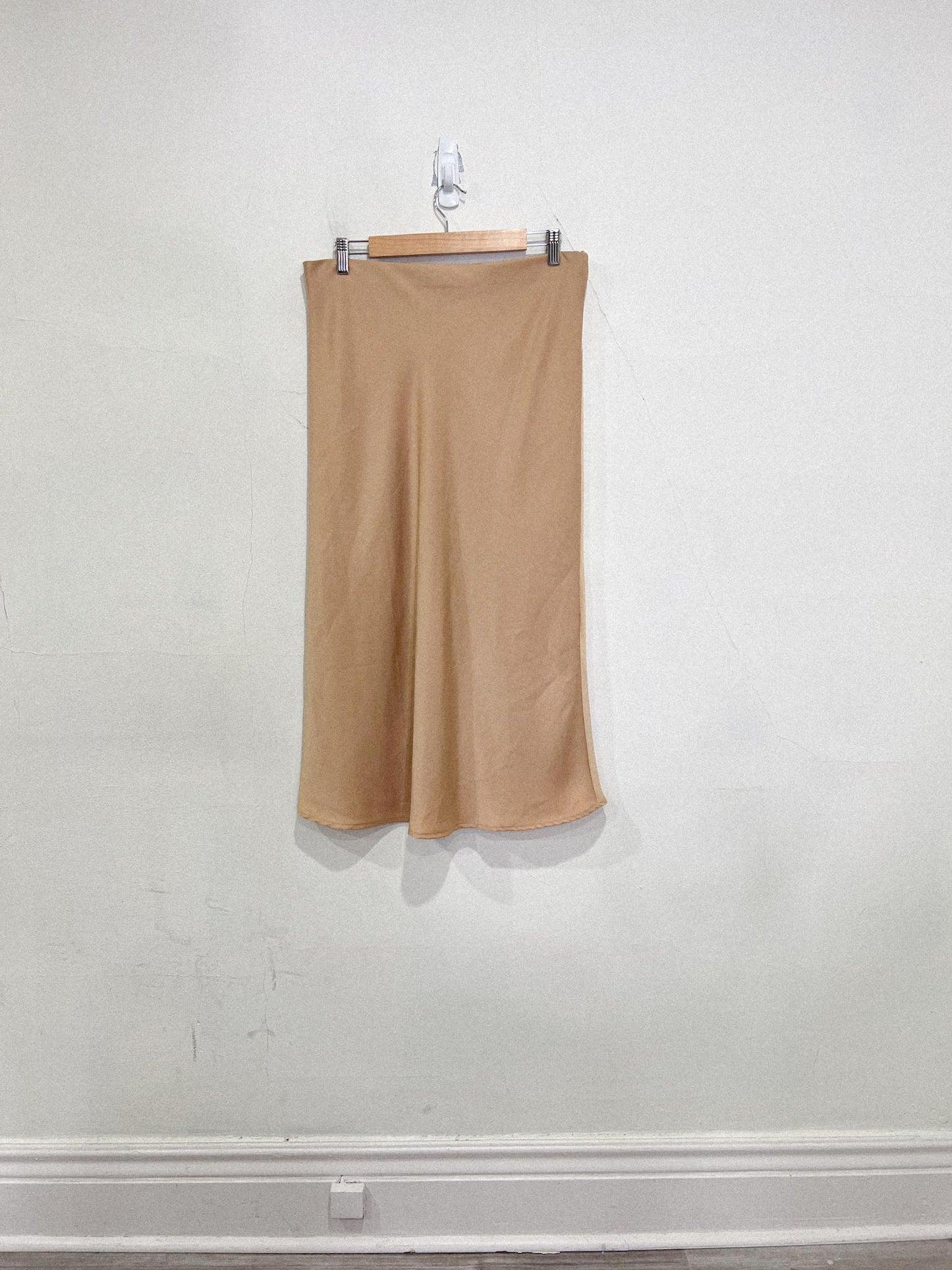 Rachel Zoe Satin Midi Skirt in Beige (Size L)