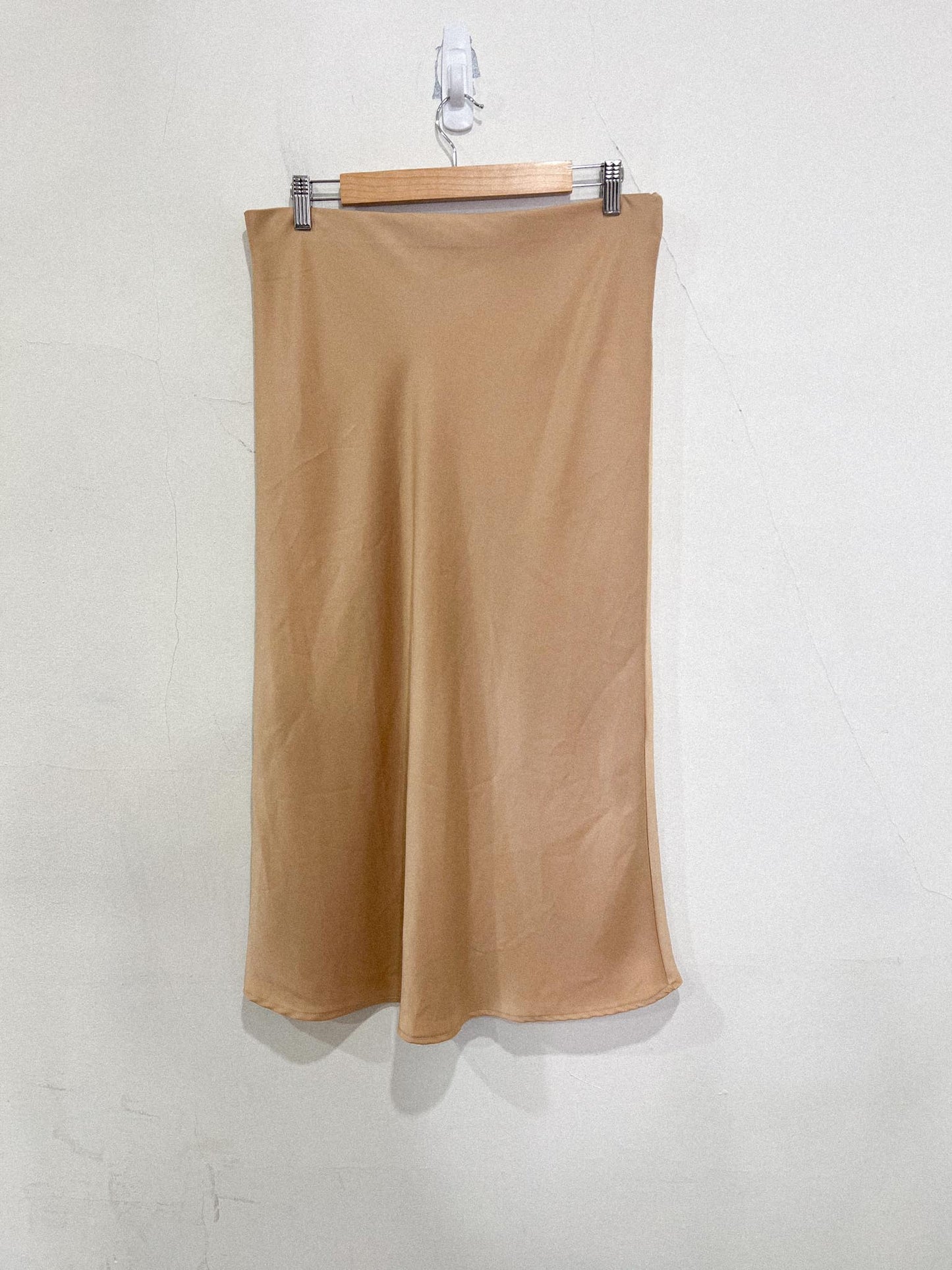 Rachel Zoe Satin Midi Skirt in Beige (Size L)