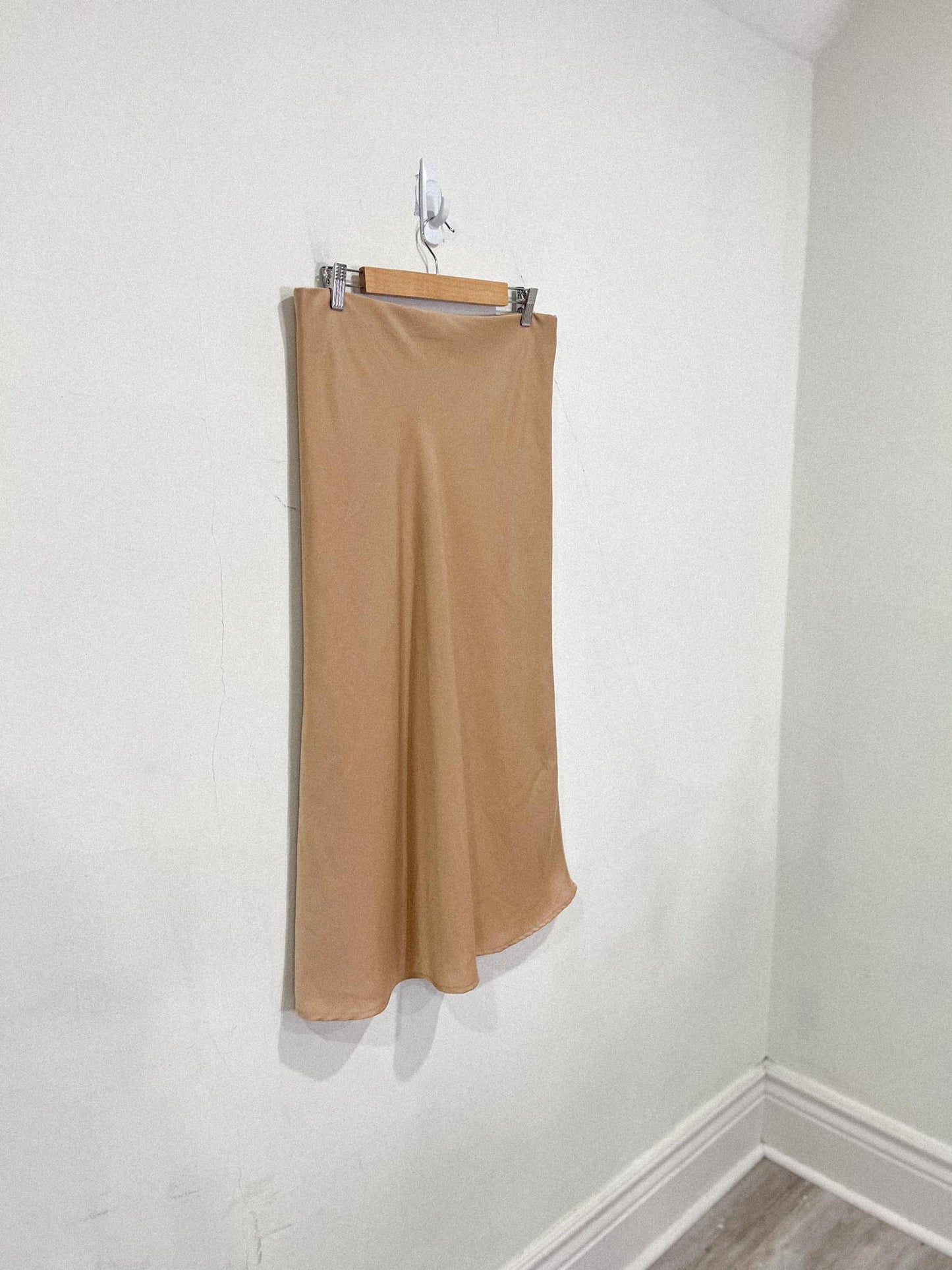 Rachel Zoe Satin Midi Skirt in Beige (Size L)