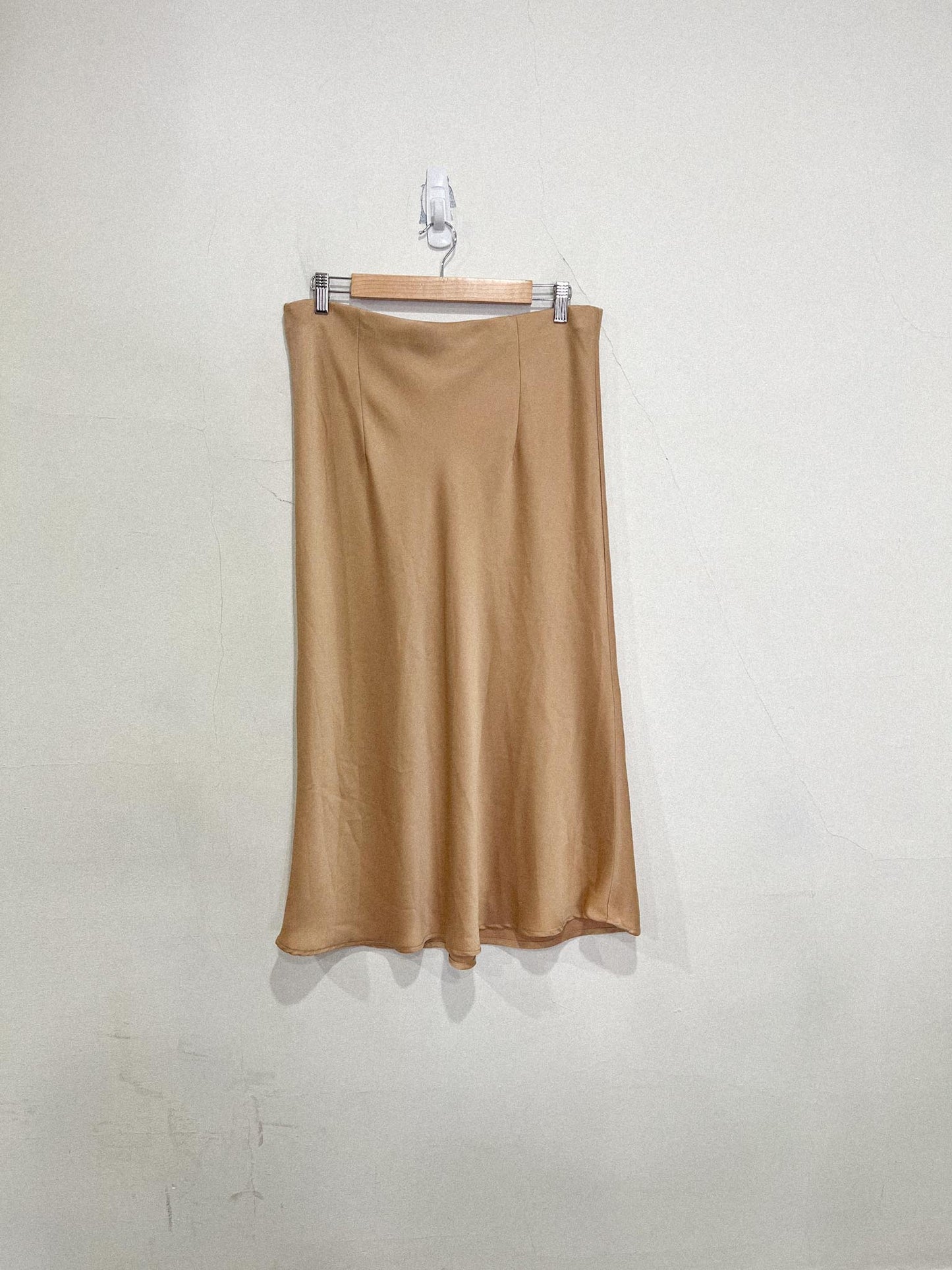 Rachel Zoe Satin Midi Skirt in Beige (Size L)