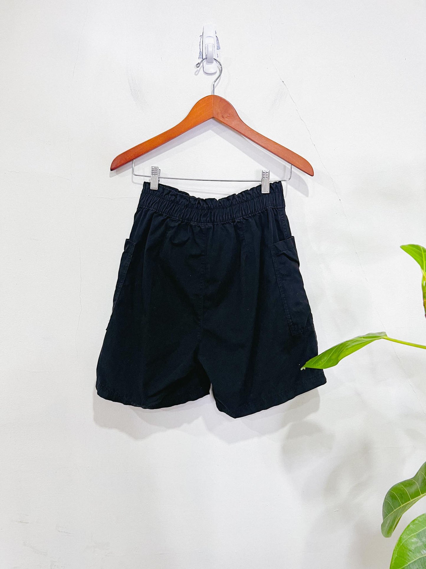 Gap High Rise Shorts in Black (Size 2)