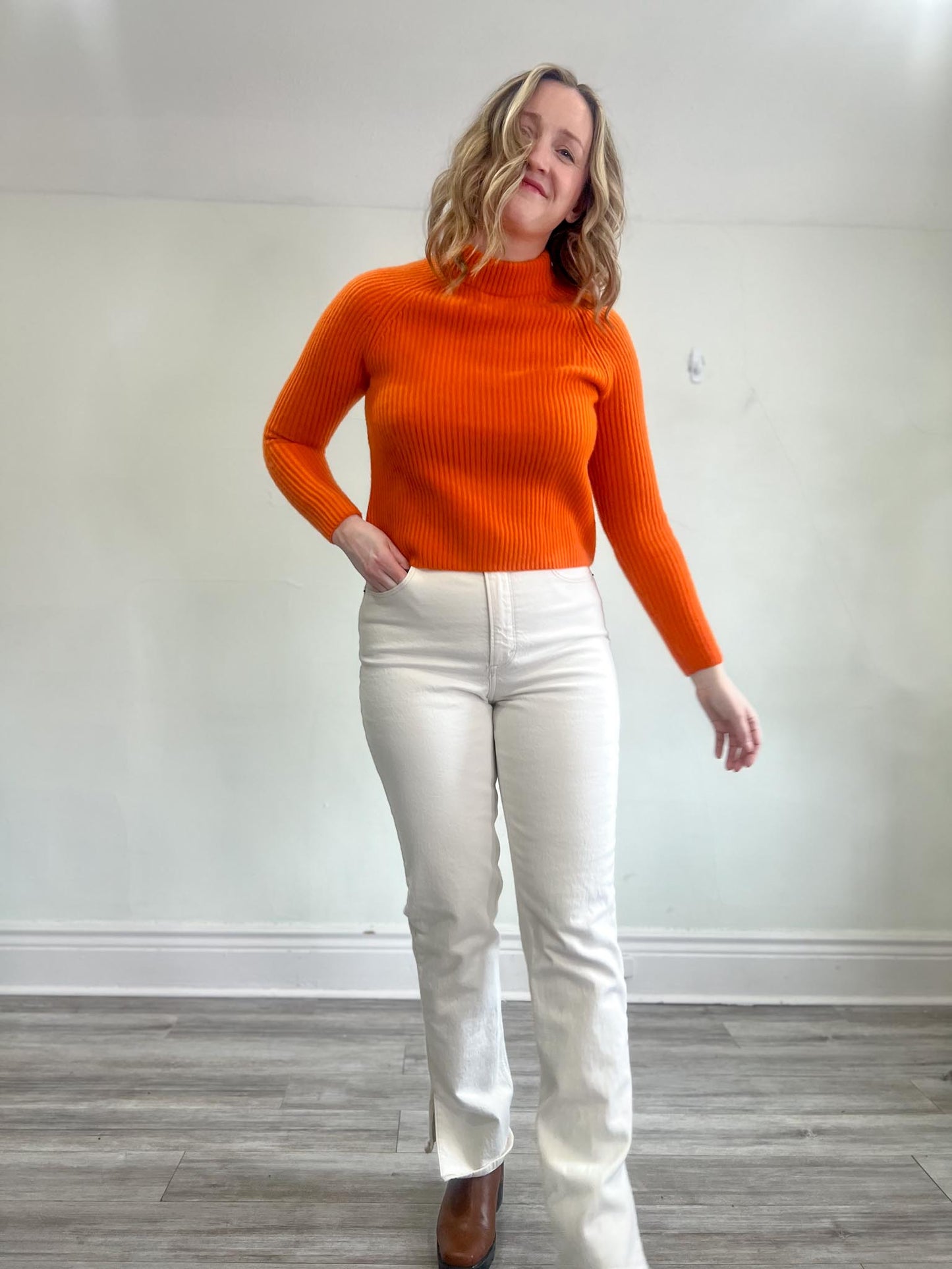 Banana Republic Cashmere Crewneck in Orange (Size XS/S)