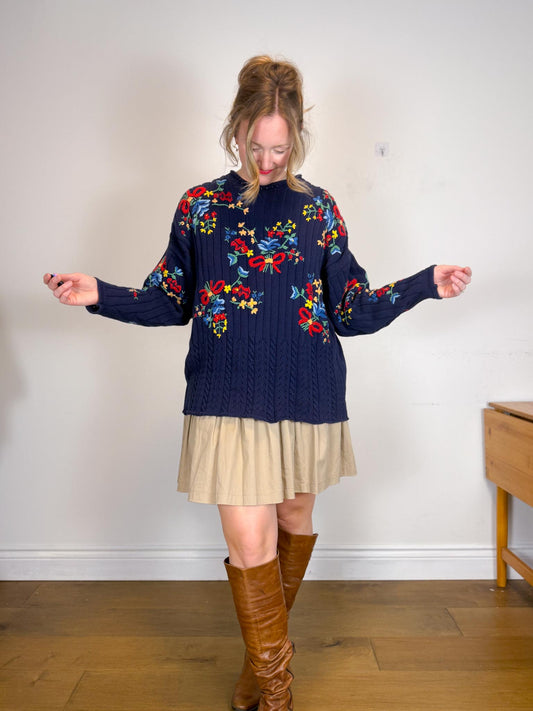 Vintage Floral Embroidered Knit Sweater in Navy (Size L)