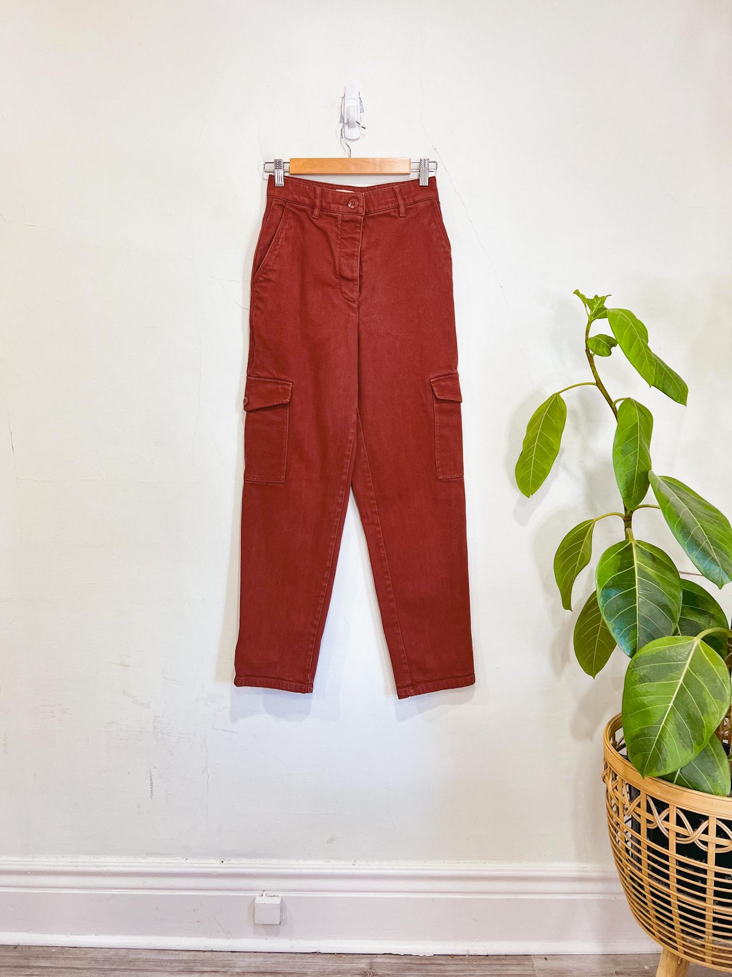 Wilfred Free Modern Cargo Style Pants in Rust (Size 4)